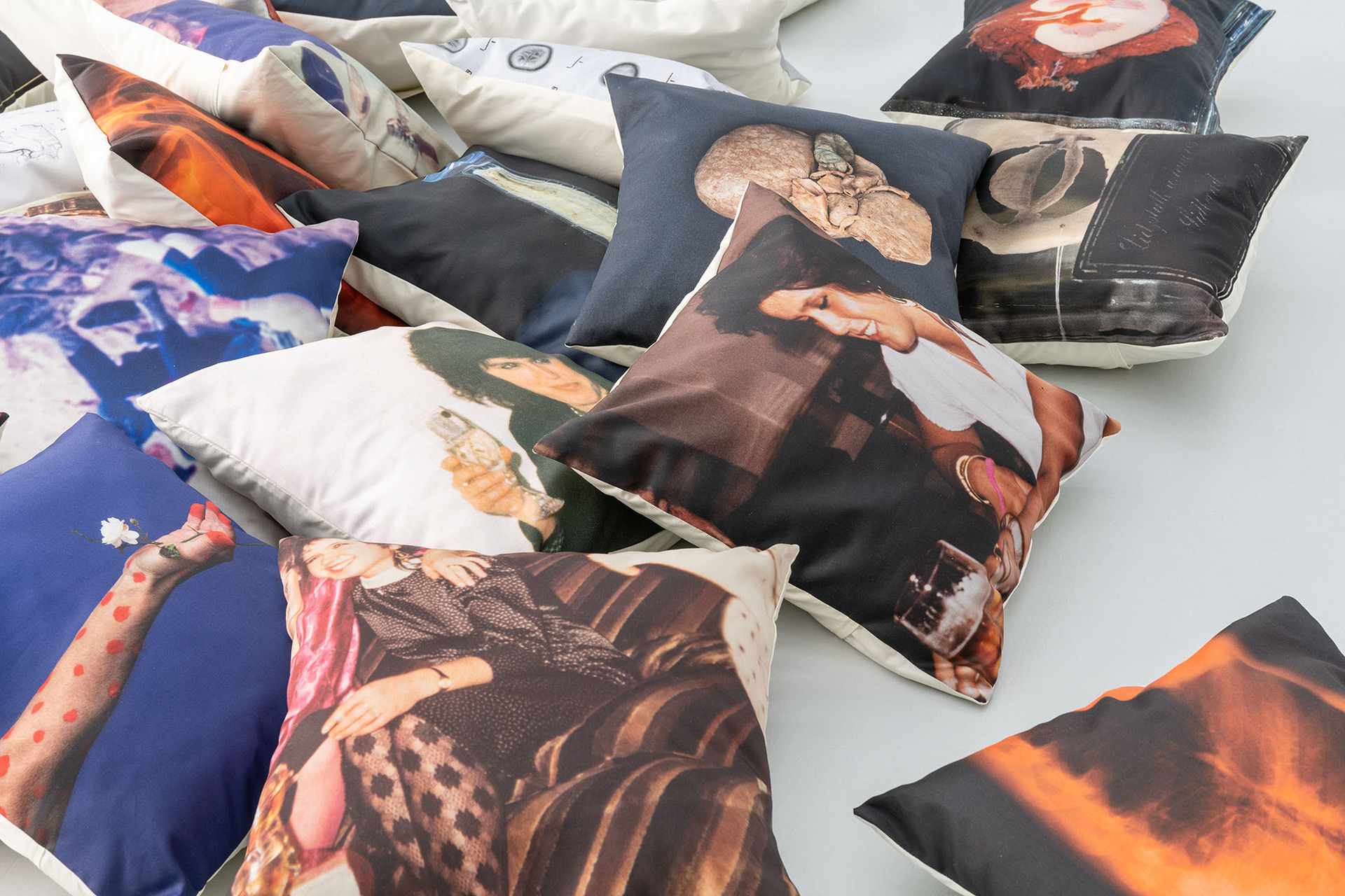 Exhibition view Each Poison, A Pillow | STEFANIE MOSHAMMER @ Foto Wien, KOENIG2 by_robbygreif, Vienna 2022