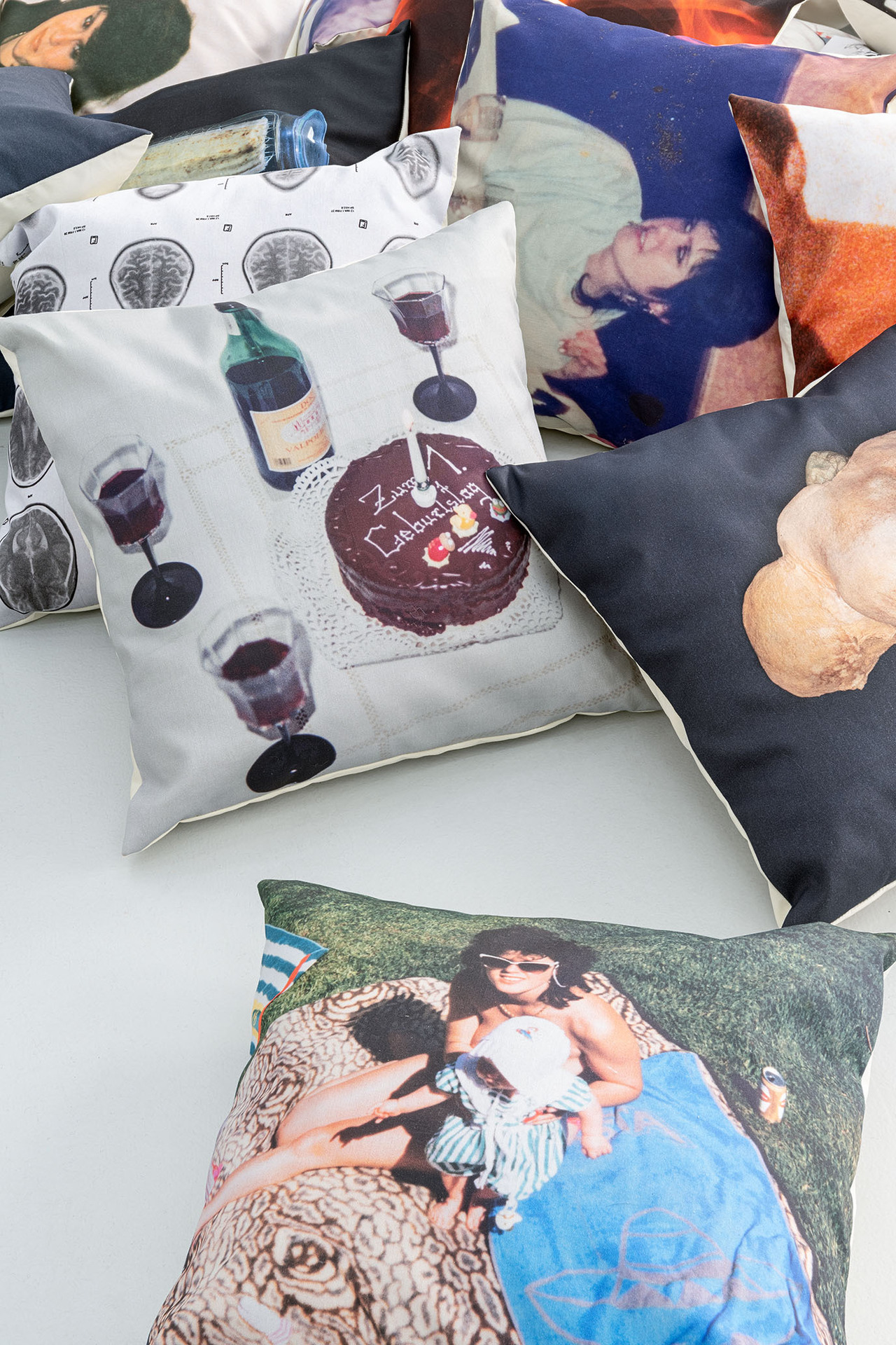Exhibition view Each Poison, A Pillow | STEFANIE MOSHAMMER @ Foto Wien, KOENIG2 by_robbygreif, Vienna 2022