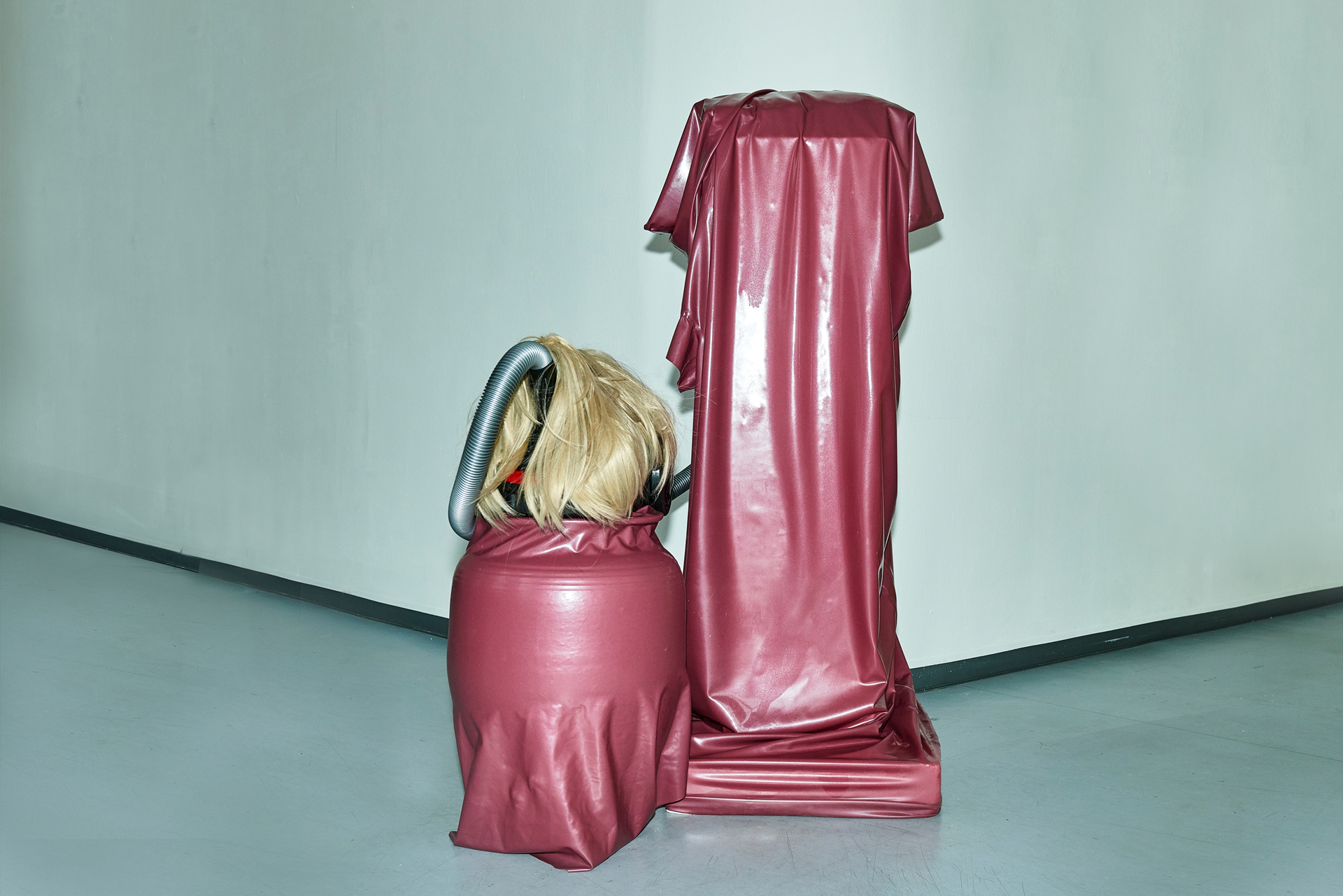 Sarah Ama, Electric rose, 2022, sculpture
