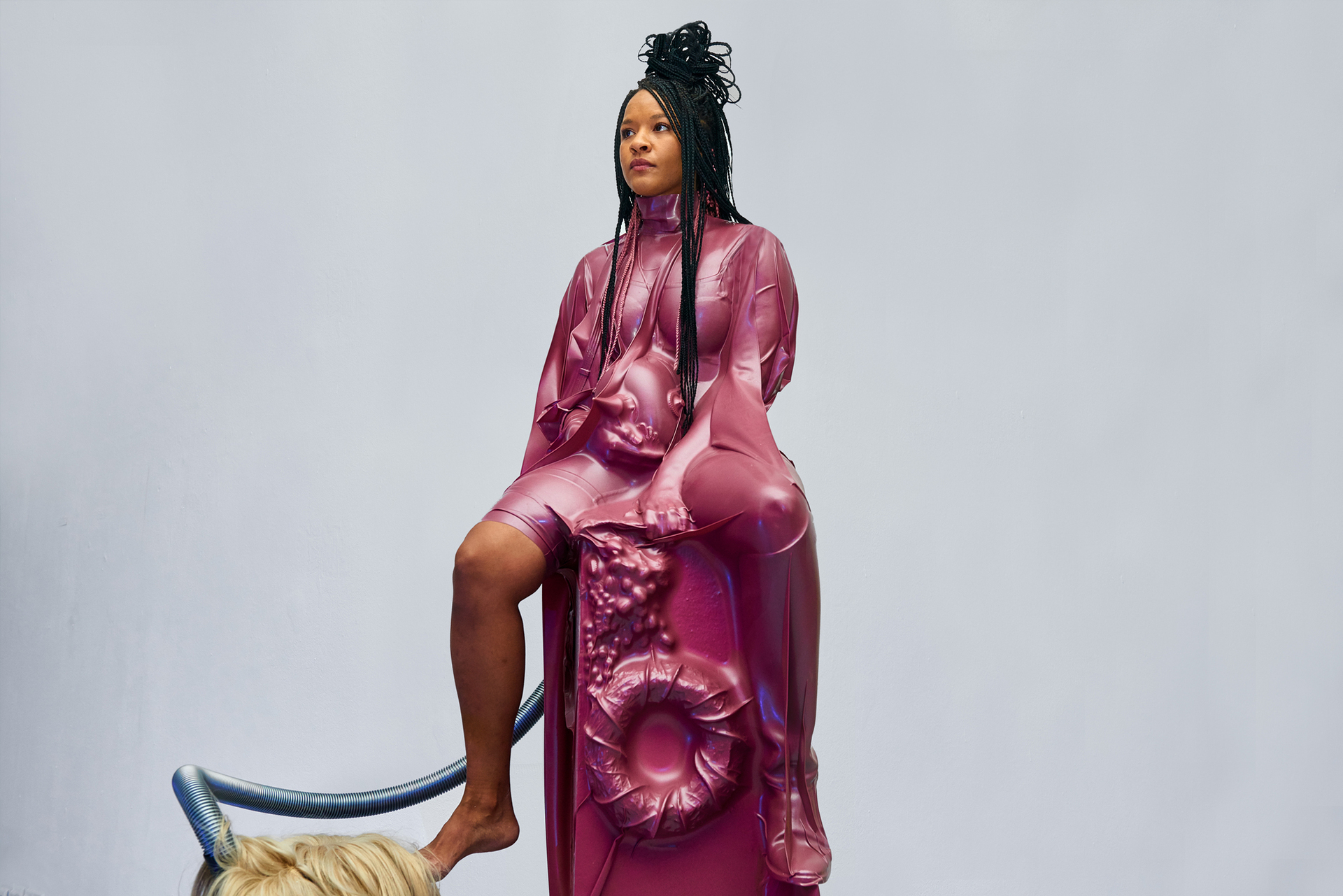 Sarah Ama, Electric rose: to build to bury to remember, 2022, sculpture-performance