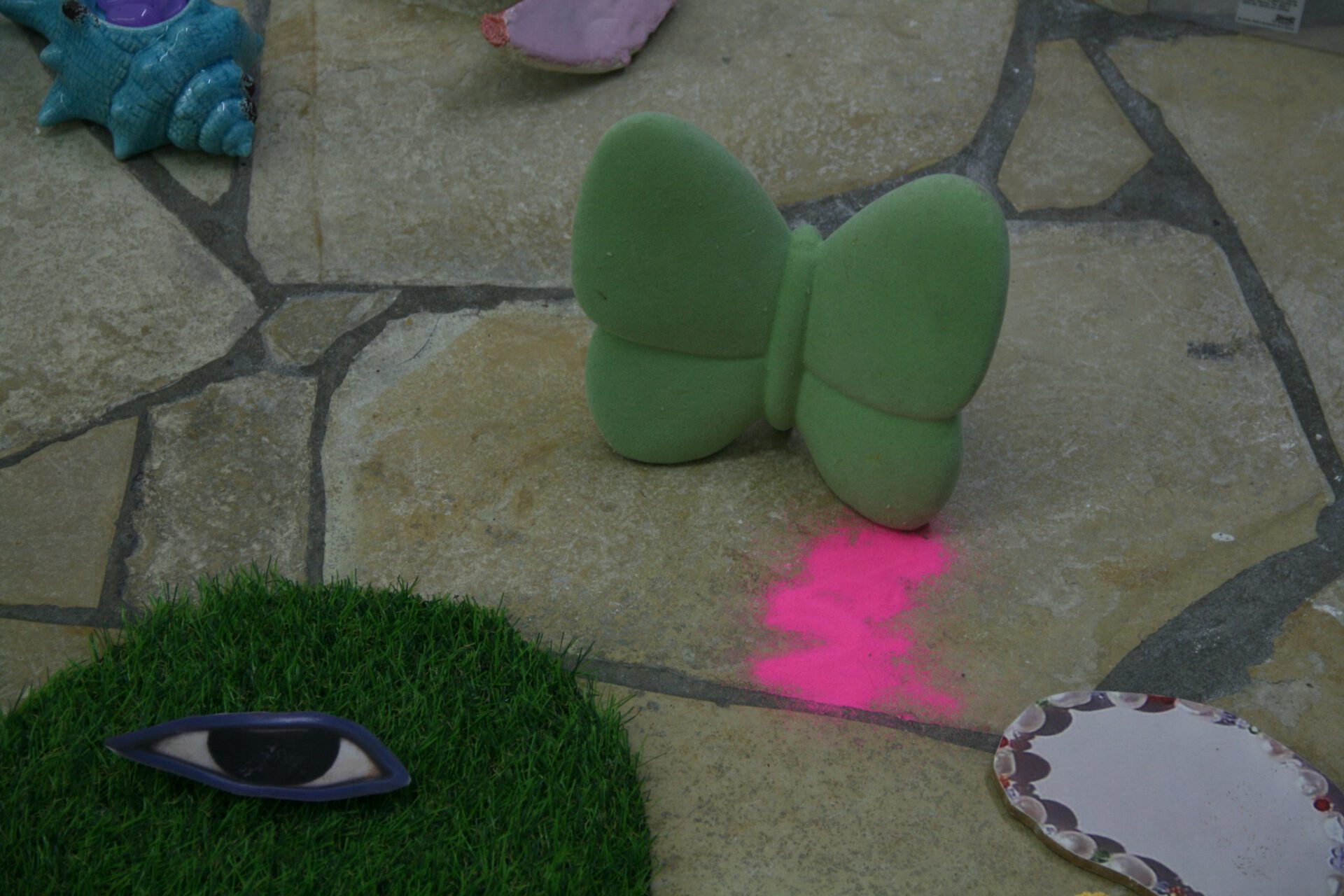 Jana Rippmann, traces, 2022, mixed media