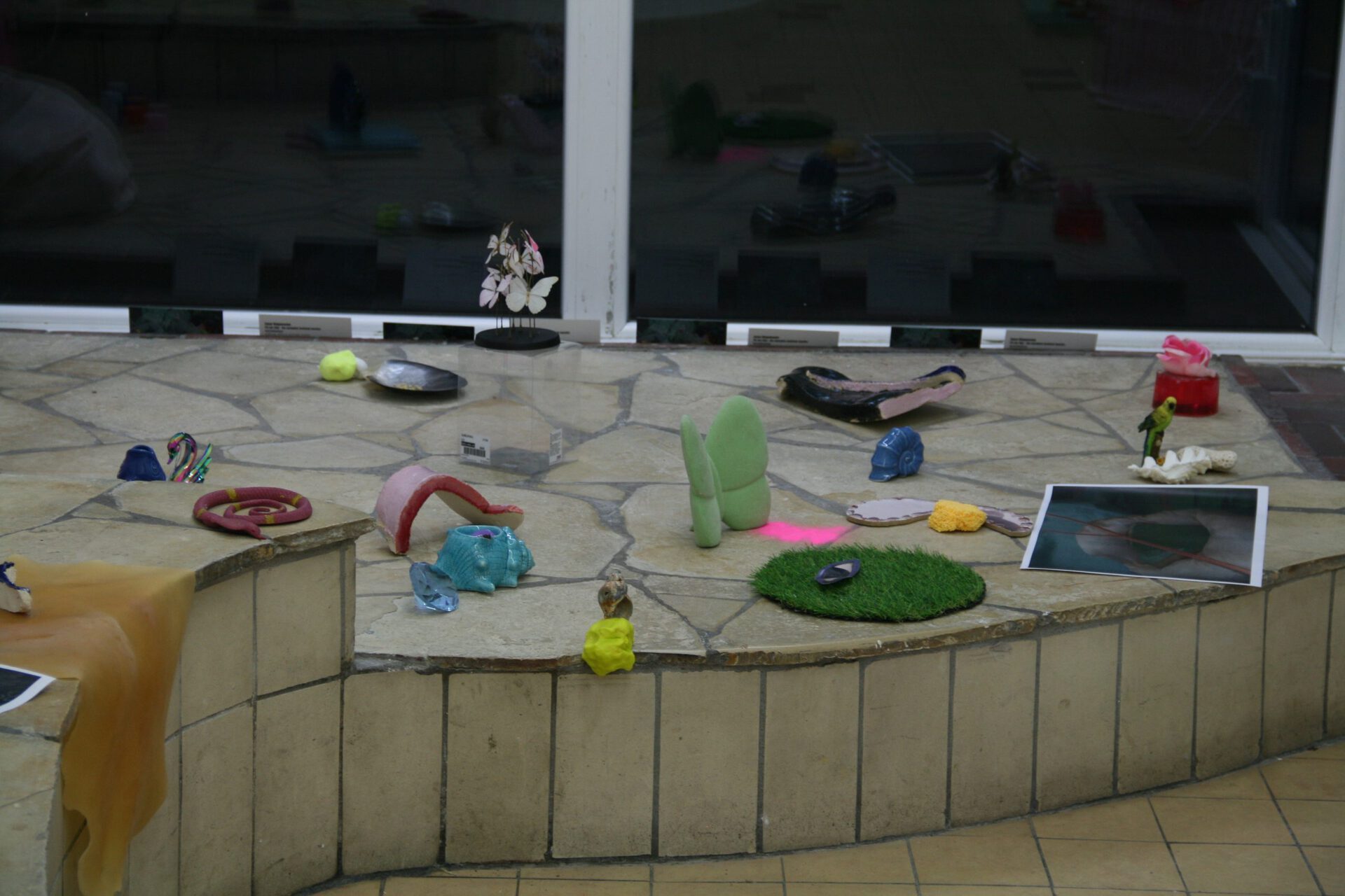 Jana Rippmann, groupies, 2022, mixed media