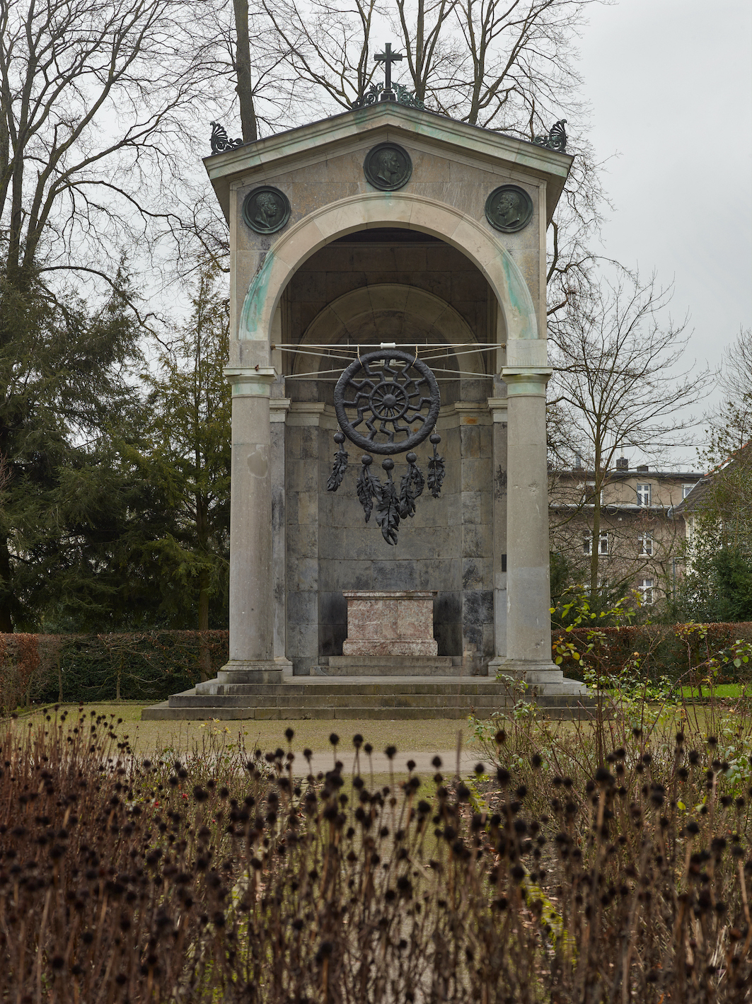 Frankfurter Hauptschule, Osten ist rechts, 2022, styrofoam, polyurea, 300 x 170 cm