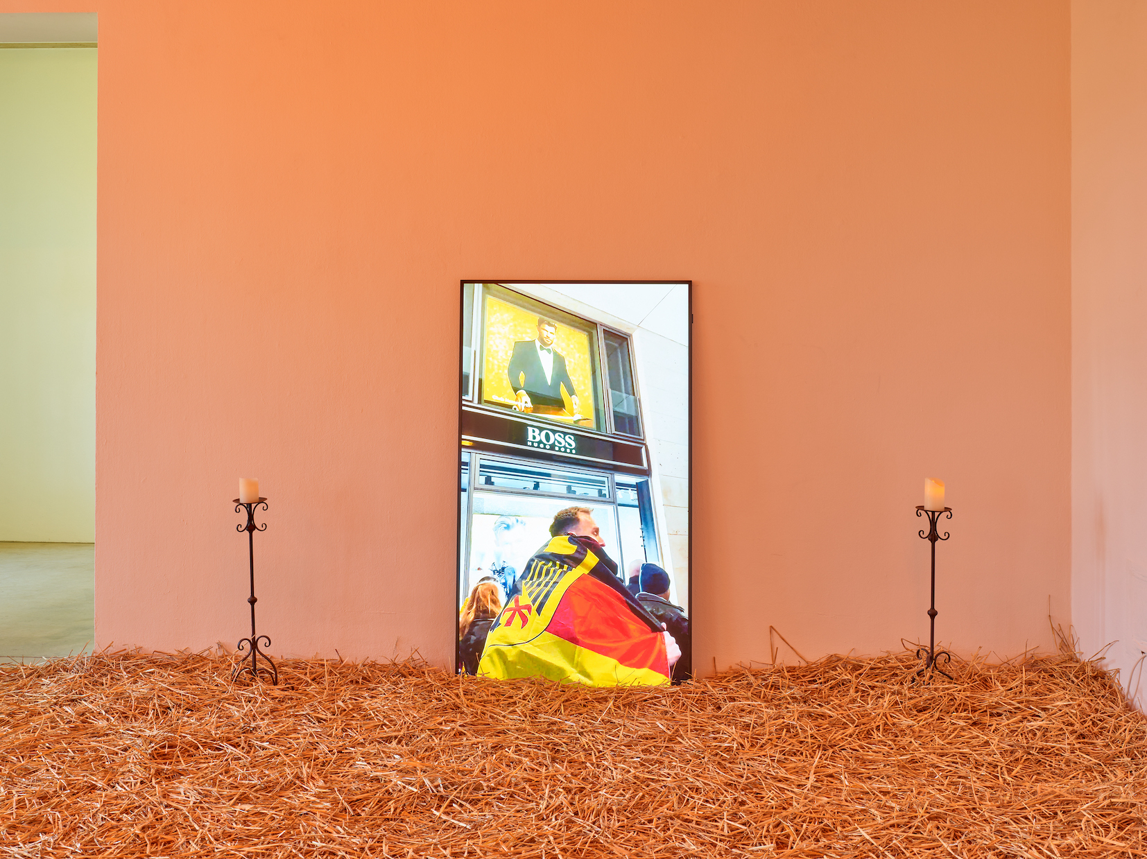 Frankfurter Hauptschule, Seitdem ich weiß, dass Hugo Boss im Dritten Reich SS-Uniformen geschneidert hat, trage ich kein SS-Uniformen mehr, 2022, video installation (9:13 min.)