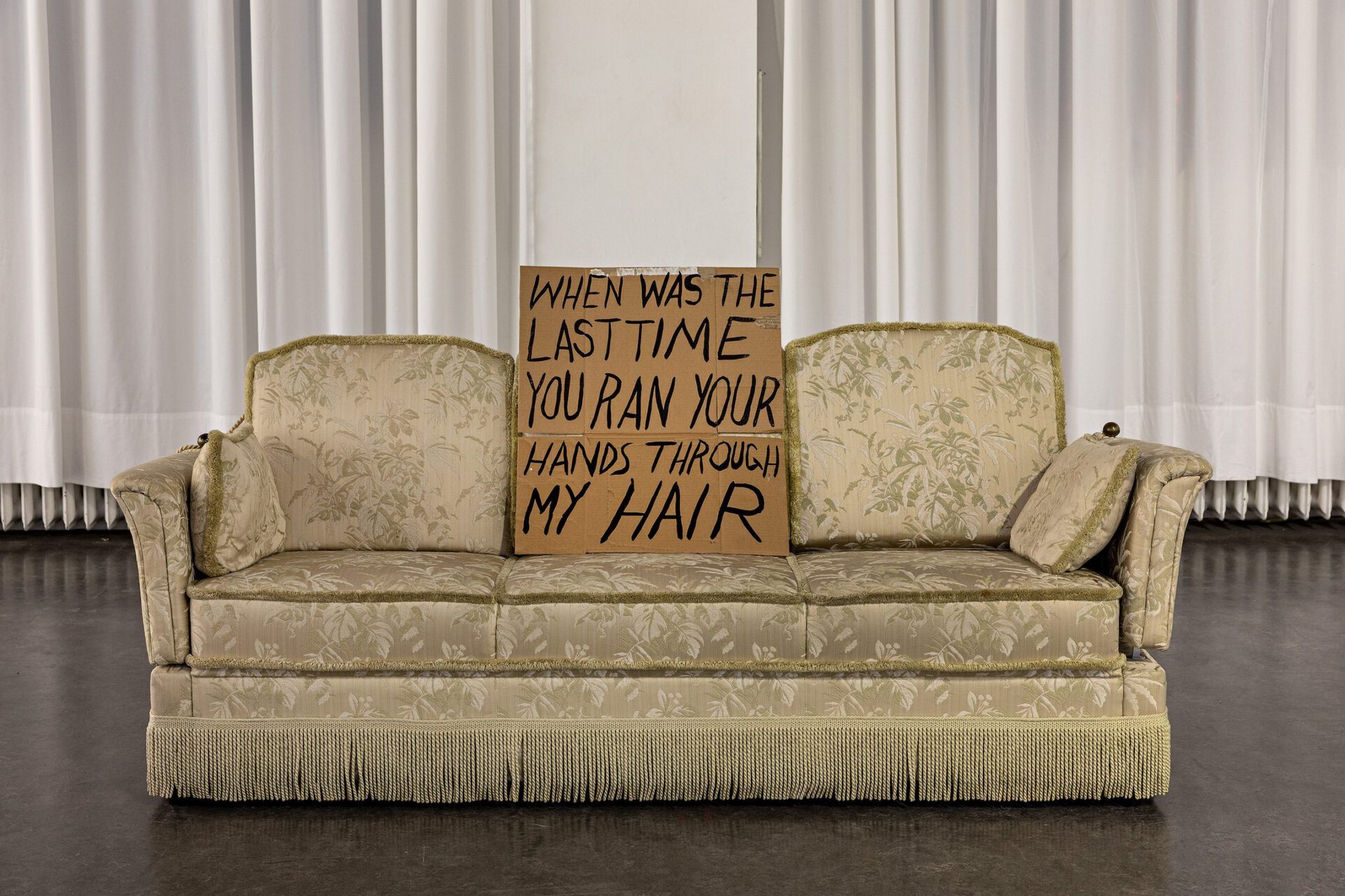 Adrian Williams, Longing, 2022, Sofa, cardboard sign