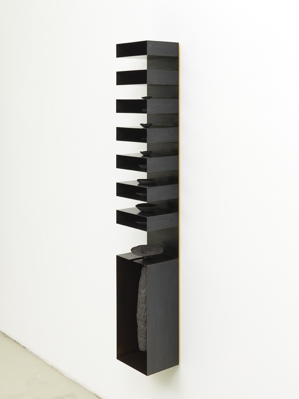 Untitled 3 (I filled my plate and ate), 2022, ceramic, steel painted, 160 x 25 x 20,5 cm
