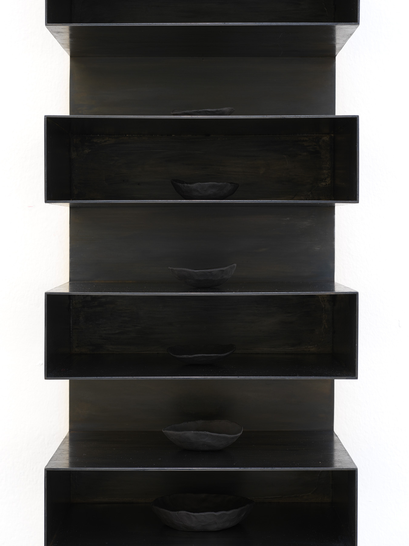 Untitled 3 (I filled my plate and ate), detail, 2022, ceramic, steel painted, 160 x 25 x 20,5 cm