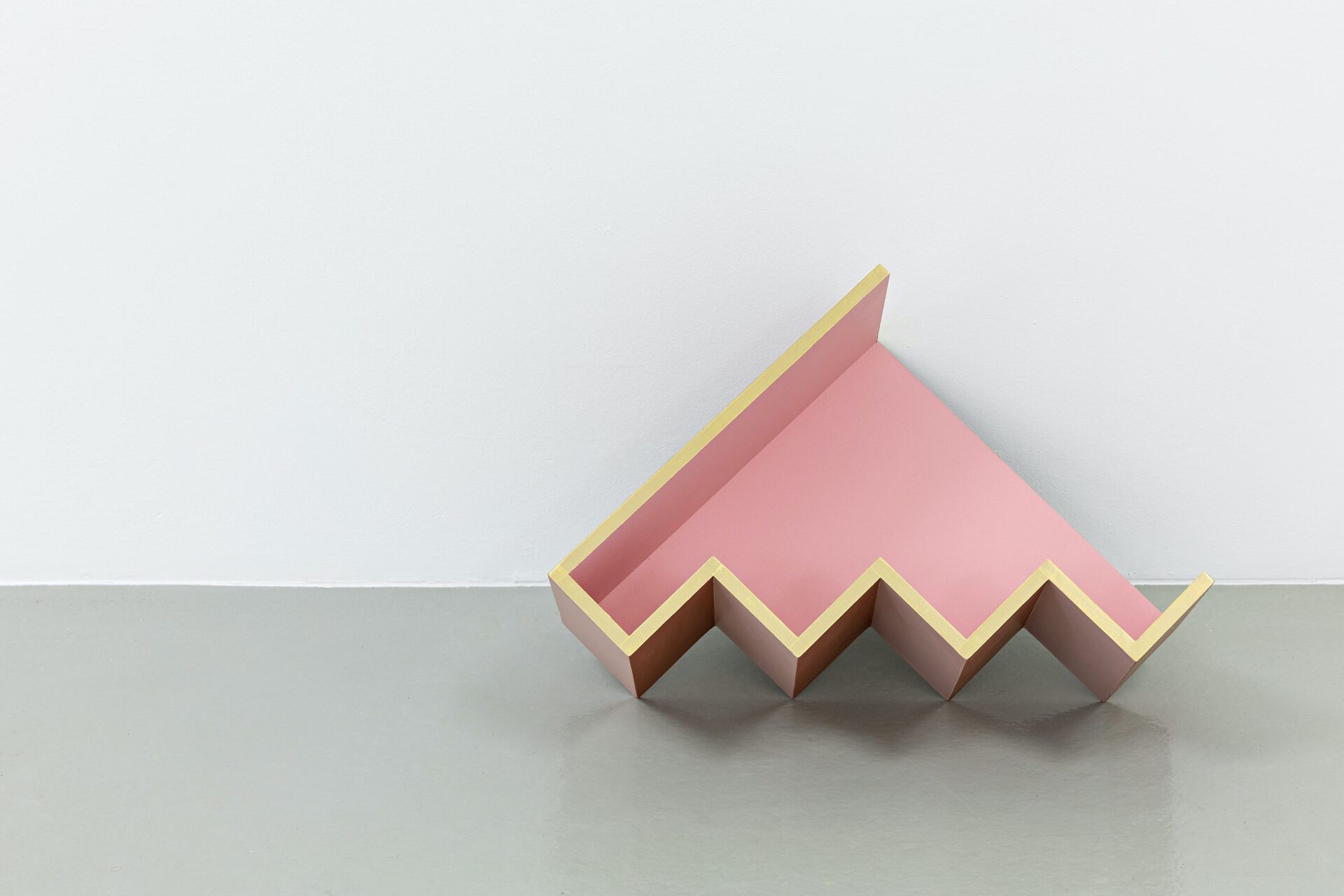 Jimmy Robert, “Descendances Du Nu (Stair 1)”, 2016, Wood, Acryl, 50 x 50 x 25 cm, installation view, Künstlerhaus Bremen 2022