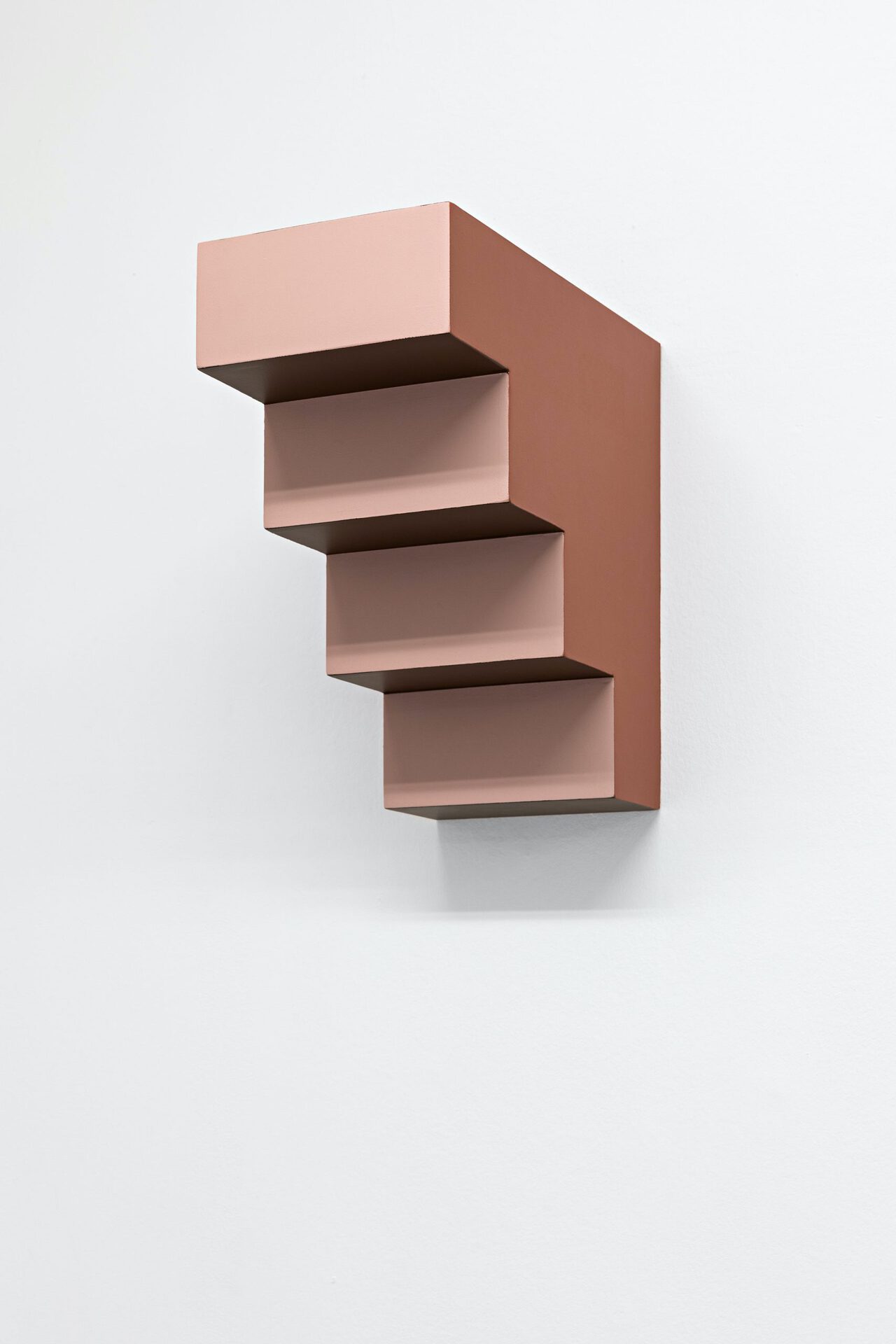 Jimmy Robert, “Descendances Du Nu (Stair 2)”, 2016, Wood, Acryl, 50 x 50 x 25 cm, installation view, Künstlerhaus Bremen 2022