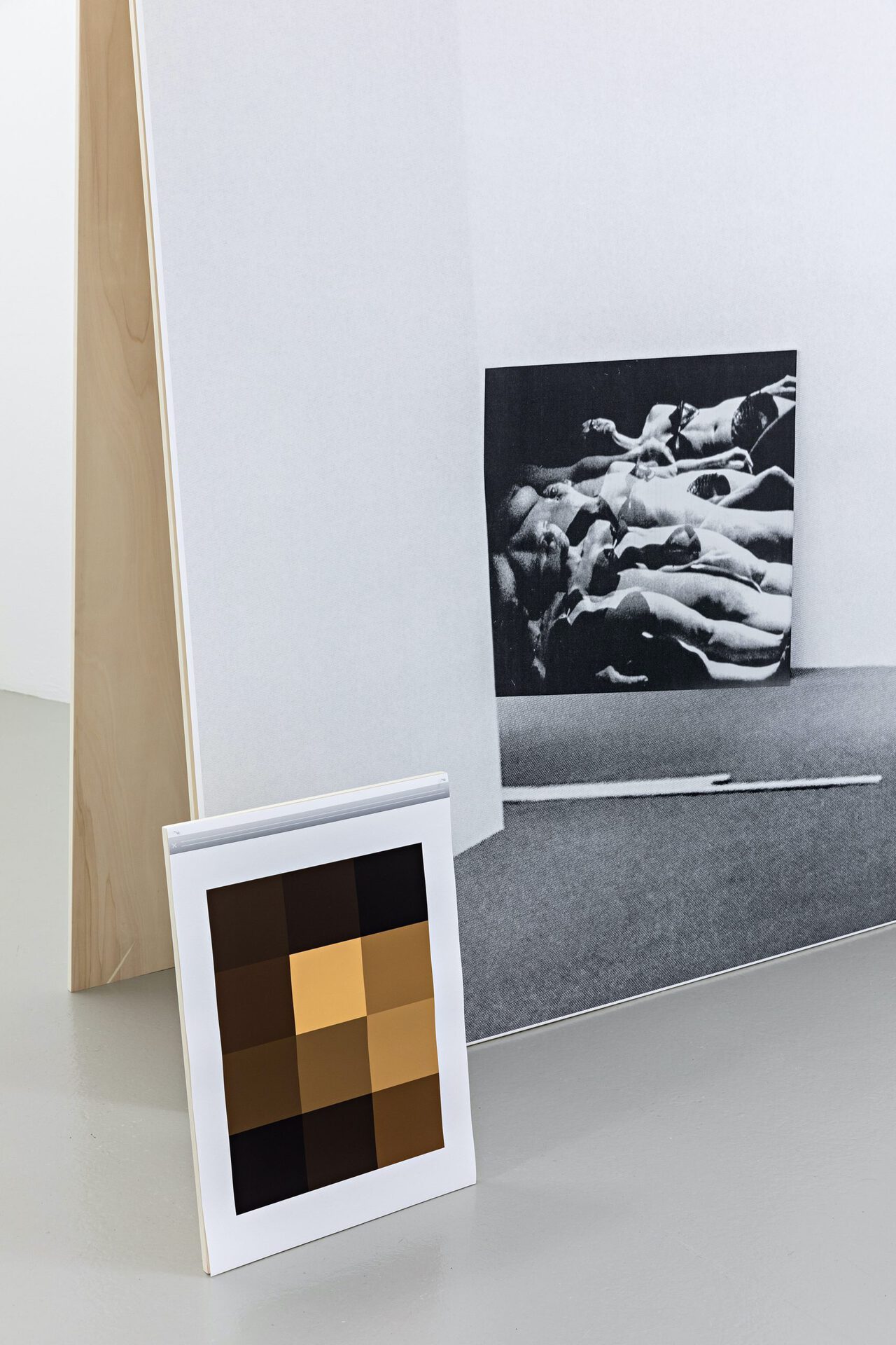 Jimmy Robert, “Descendances Du Nu (Wood Panels with Prints)”, 2016/2022, Archival Inkjet Print, woodstructur, Print (Lawler): 238,4 x 160,4, Print (Levine): 61,8 x 44,1 cm, Detail, Künstlerhaus Bremen 2022