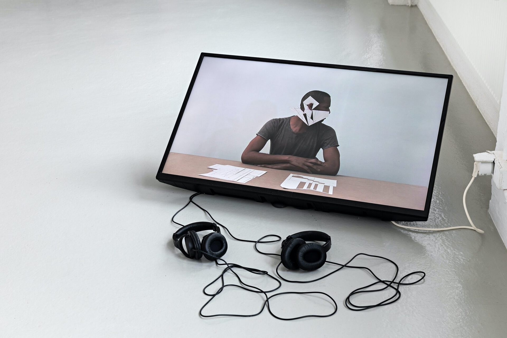 Jimmy Robert, „Paramètres“, 2012, HD Video, Sound, 6 min, installation view, Künstlerhaus Bremen 2022