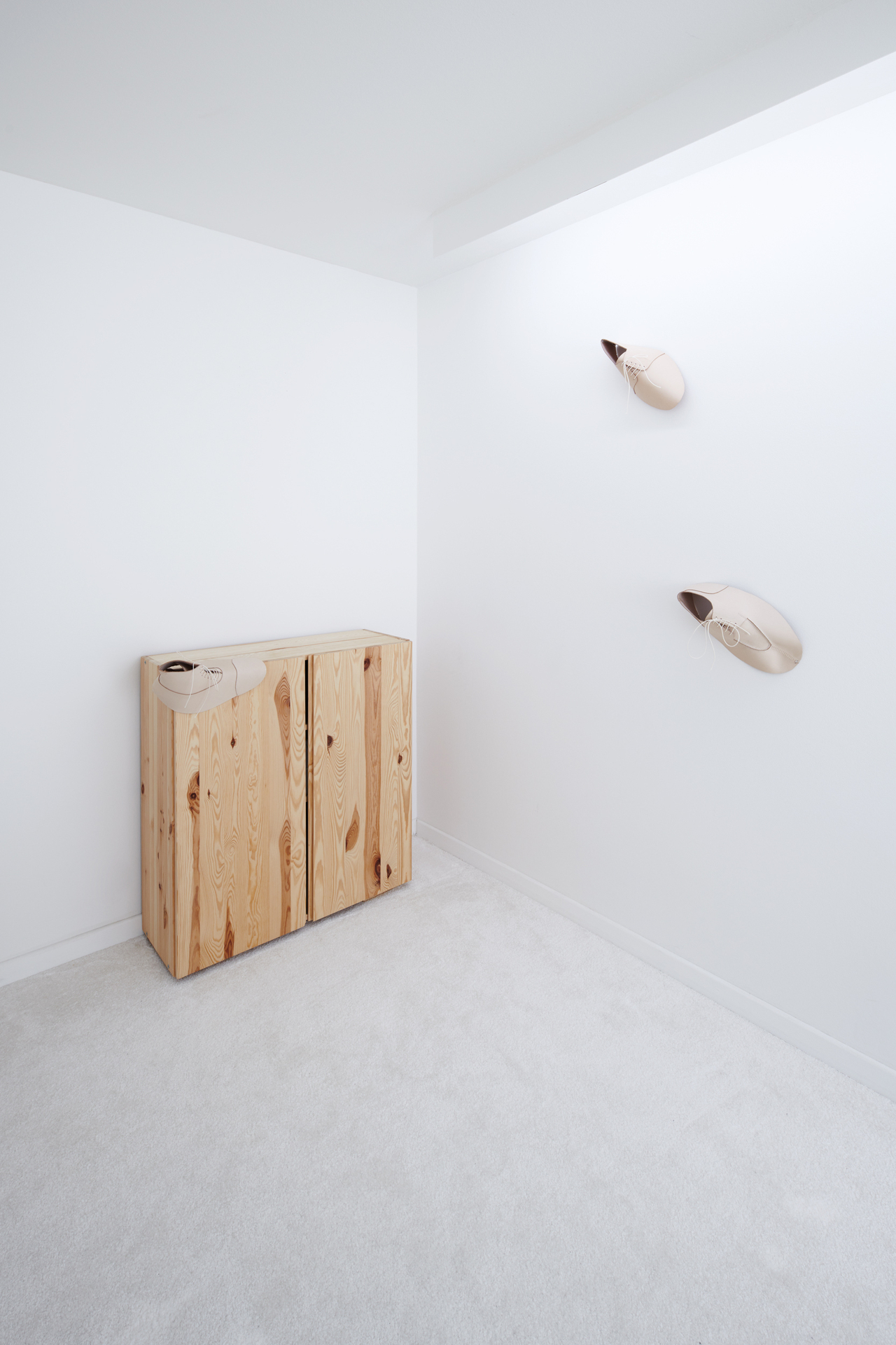 Hansol Kim, traces 1,2,3, 2022, leather, shoe lace, yarn 15.5 x 17.5 x 31 cm, 14 x 10.5 x 33 cm, 14 x 12 x 30.5 cm