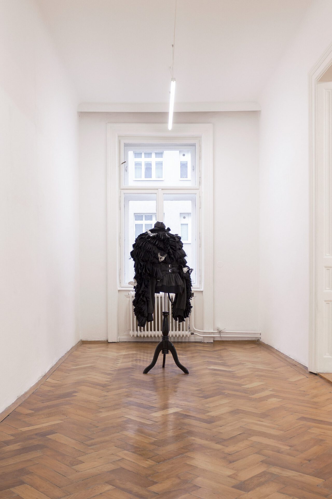 Mira Mann, imported phantasms of a retired silversmith II, 2022. Mannequinn, tin, fabric.