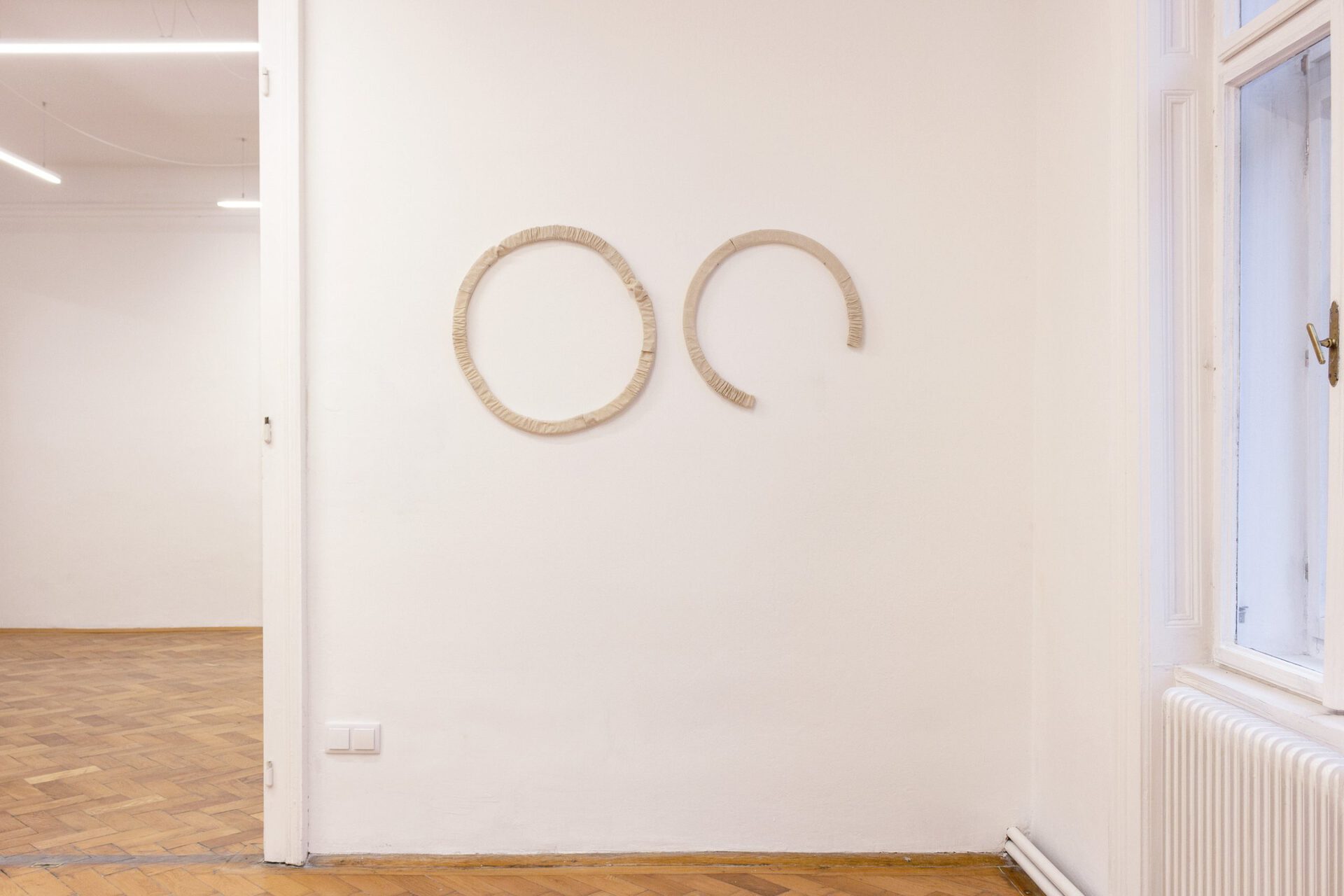 Karolin Braegger, Did it happen twice 2 (Tac, Tic), 2021. Molino, threads, hat stiffener.