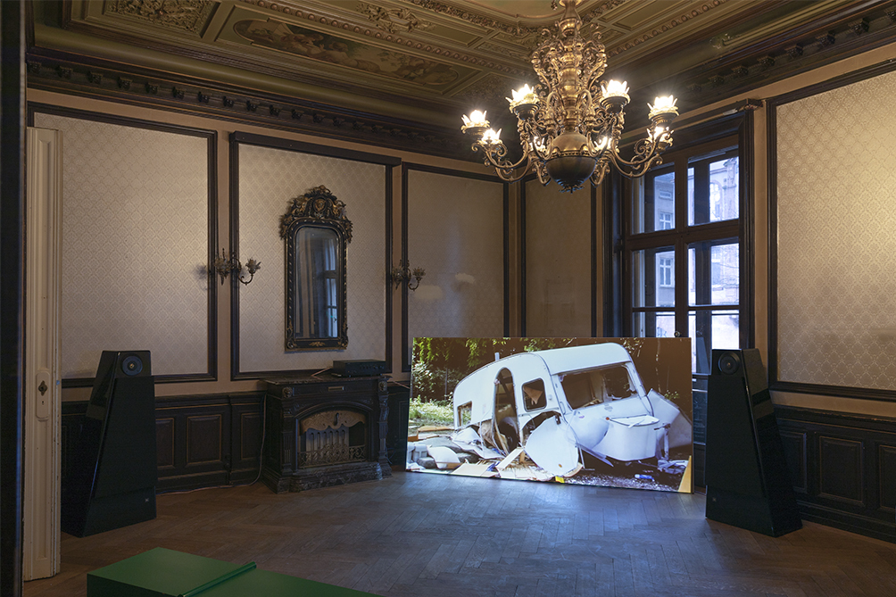 Theresa Büchner, Droopy Rose, Videoarbeit, 12:30 min., Installationsansicht Raum 2