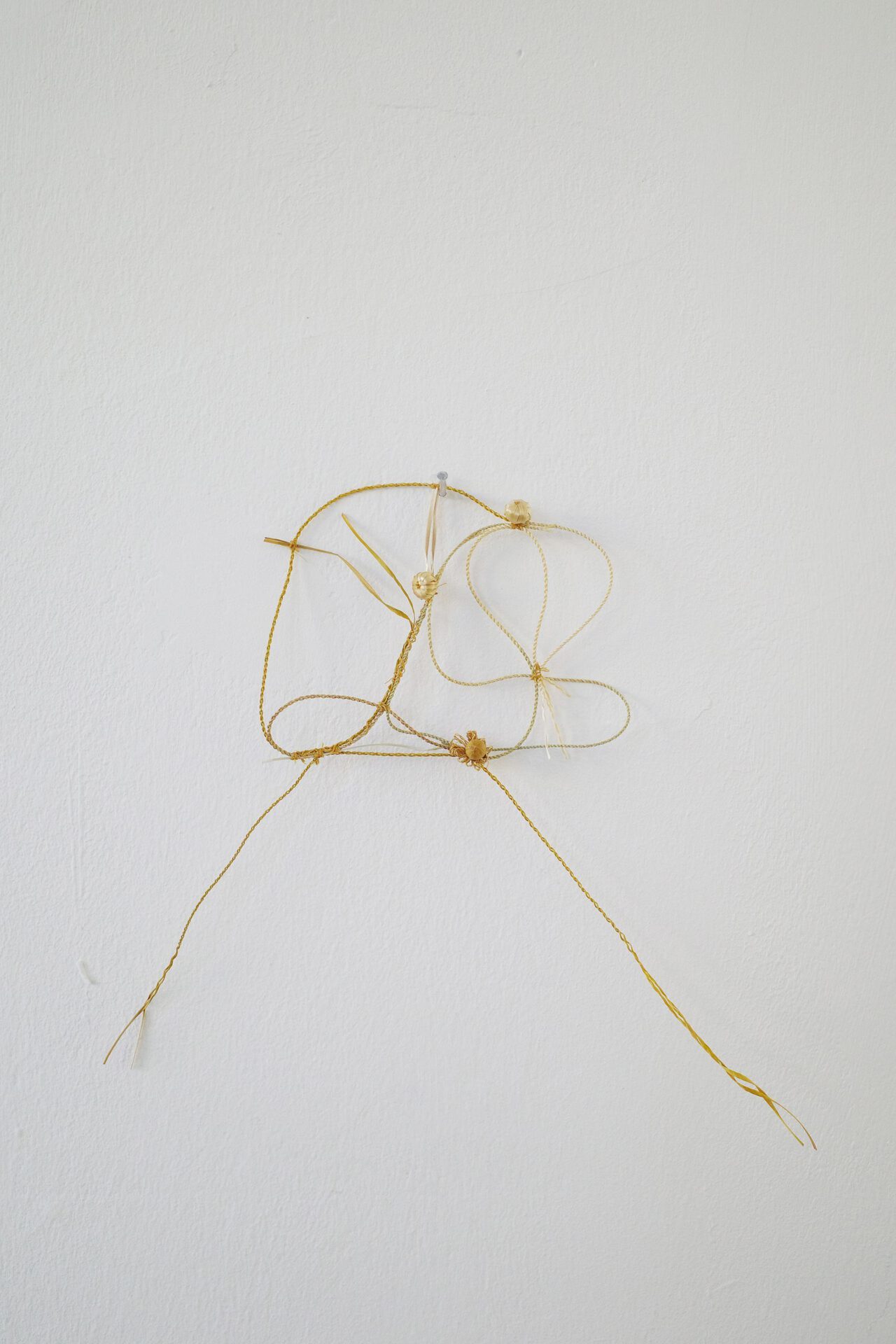 Jessy Razafimandimby, Untitled 2022 28 x 11 cm rye straw, linen button, straw button