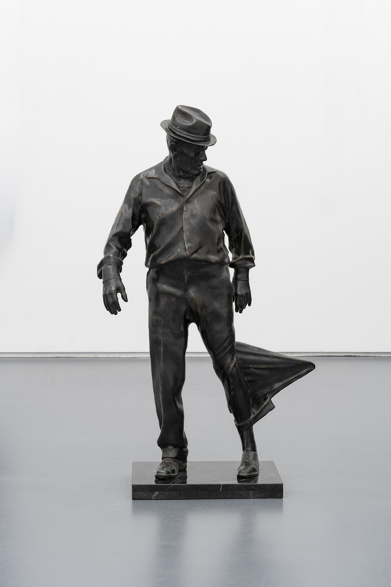 Ahmet Öğüt, While Other Attack (human figure), 2016 – Cast bronze, 100 x 93 x 76 cm. Courtesy the artist  and Mountains, Berlin.