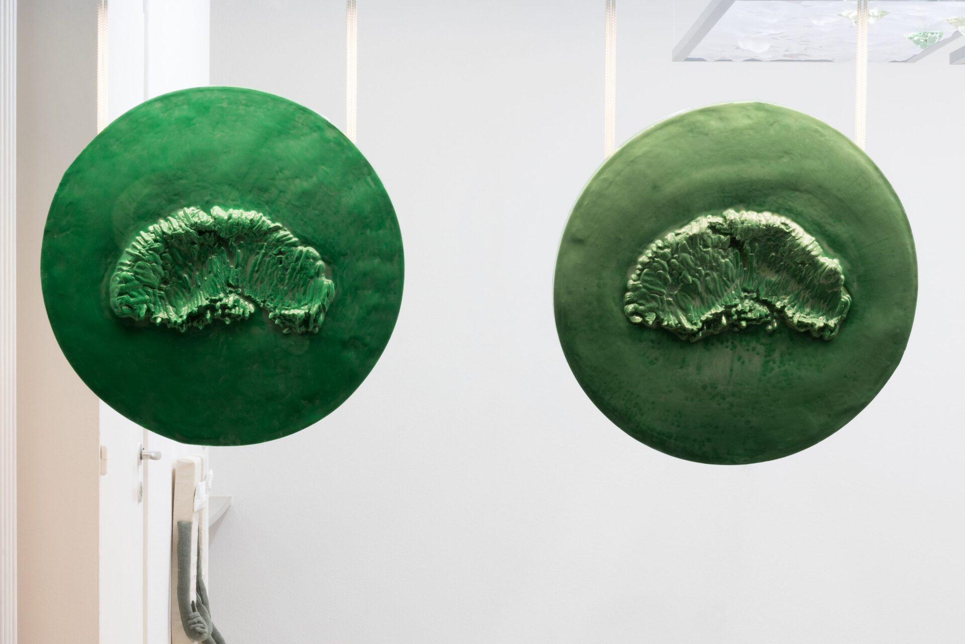 Valentina Pini, “In the glare of sun”, Acrystal,dyes, organic resin, rope. Ø57cm, 2022