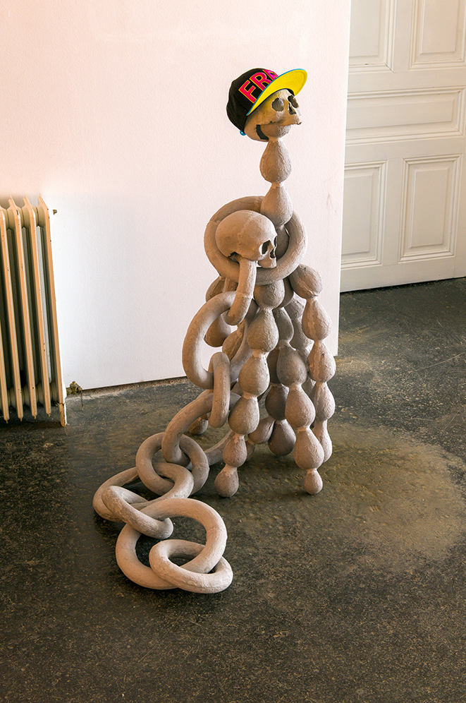 Ulrike Johannsen, Free, 2022, papermachée, 120 x 60 x 60cm