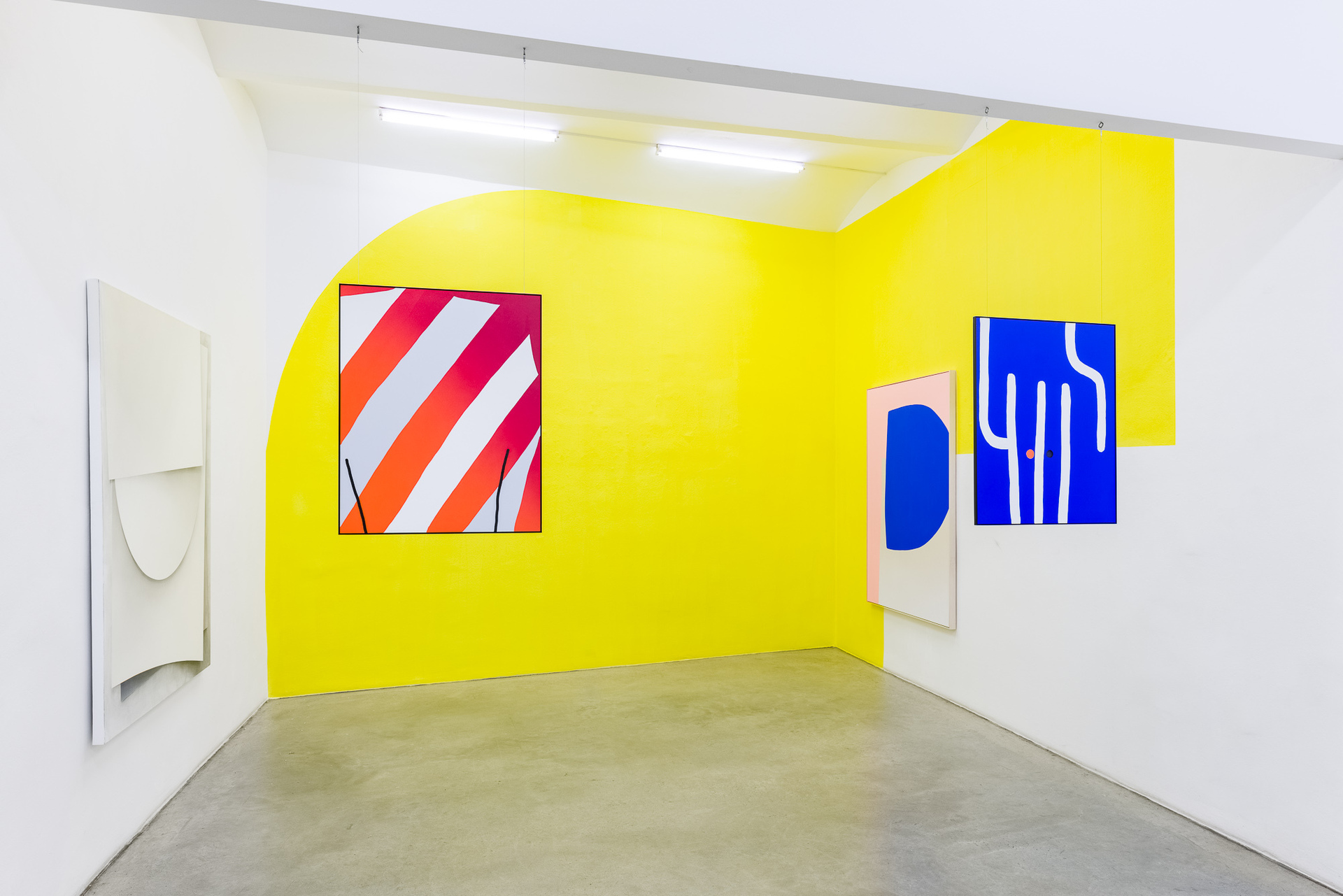 Exhibition view TRIO FEMININ | Cornelia BALTES, Ira SVOBODOVÁ, Natalia ZAŁUSKA, Christine König Galerie, Vienna 2022