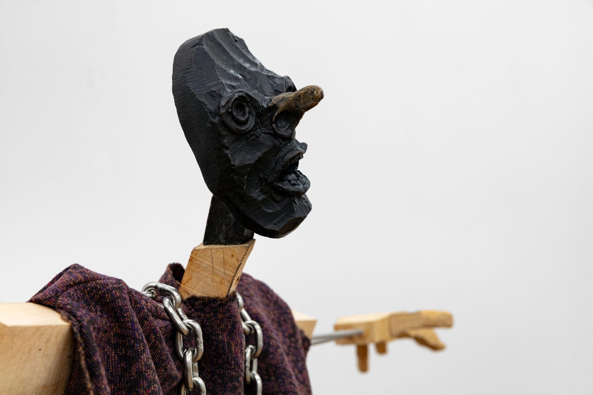 Olof Marsja, The Bearer of III Tidings (detail), 2022 (Bronze, aluminium, steel, chamotte, wood glue, graphite powder, rope, stainless steel, PL glue, alder wood, mdf, fabric, 104 x 92 x 72 cm).