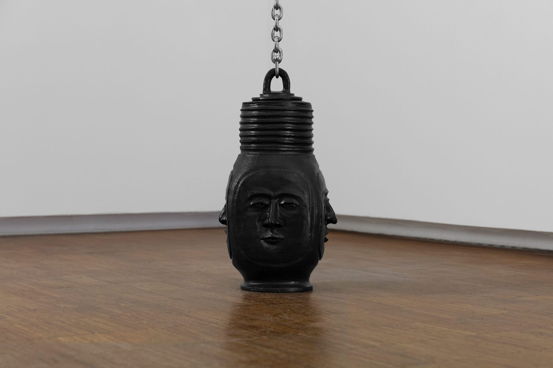 Olof Marsja, Den Fyrhövdade Klockan – The Four Headed Bell (detail), 2022 (Stoneware, stainless steel, approx. 250 x 24 x 24 cm).
