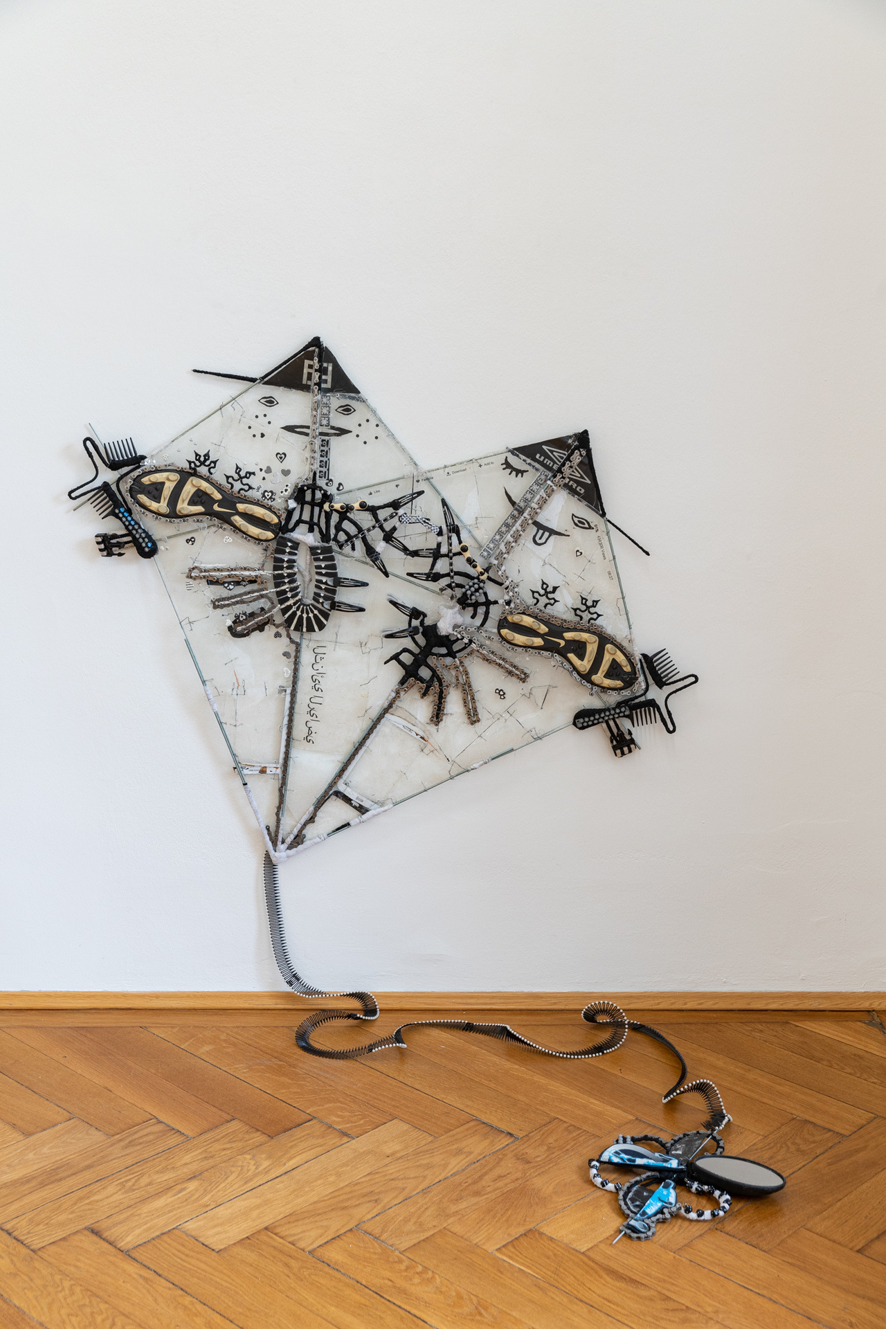 Anna Solal, "The twin kite", 2018, bicycle chains, combs, stickers, wire, iPhone screen, iPad screen, tool, shoe sole, hair clips, keyboard, mirror, cube, 65 x 48 x 1,5 cm