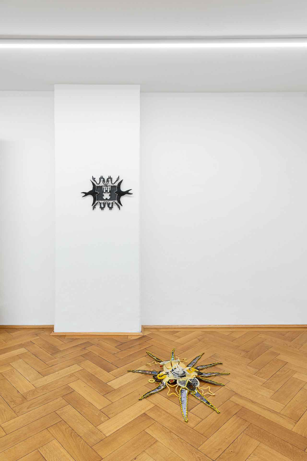 Installation view Anna Solal: "adresse aux gémonies", BRITTA RETTBERG Munich, 2022