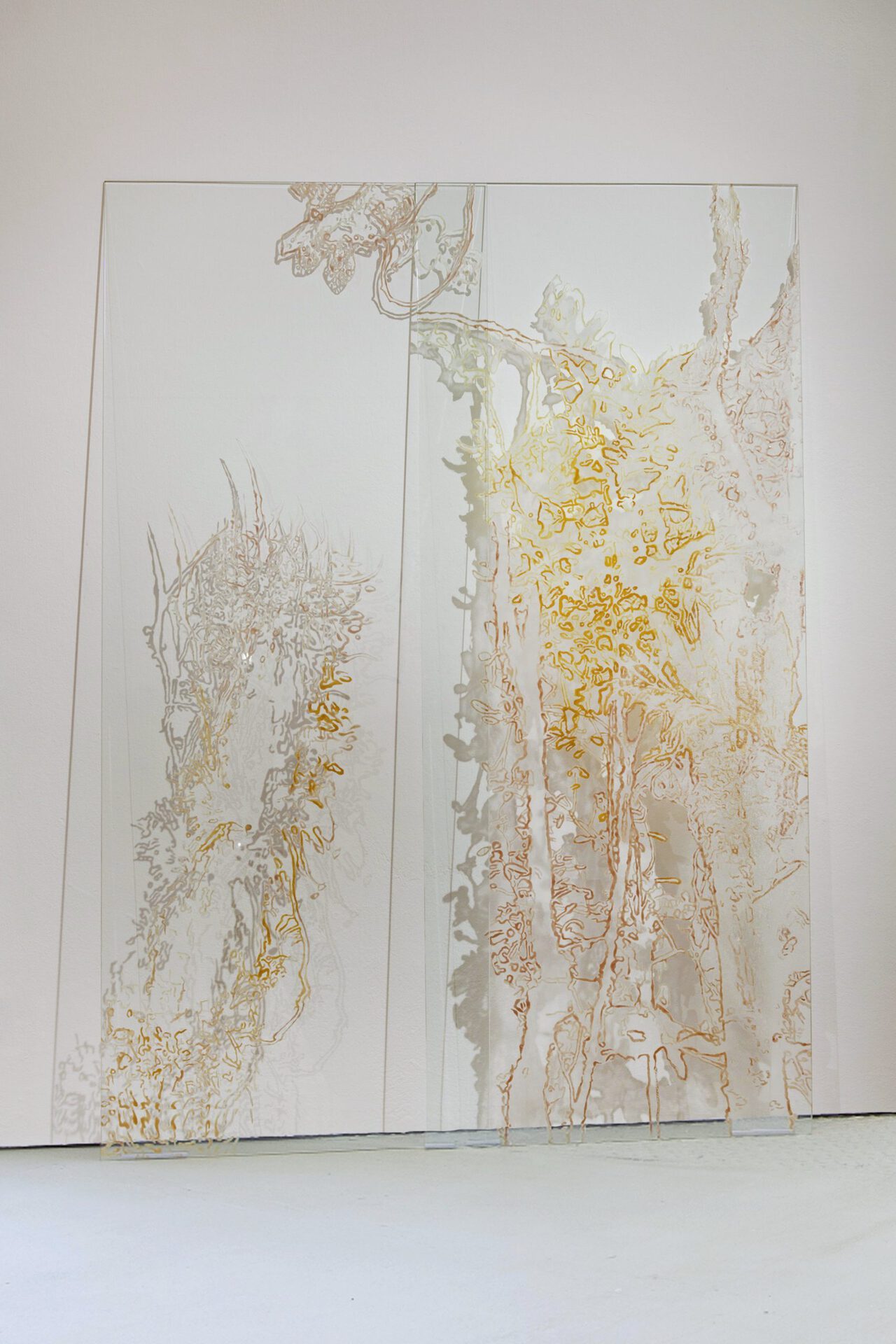 Elsa Salonen, Stories Told by Stones (Late Paleozoic Era I), stone and earth pigments (especially alba albula, yellow ochre, quartz, thulite, red ochre) and alum crystal on glass 2018, each glass 180x70 cm