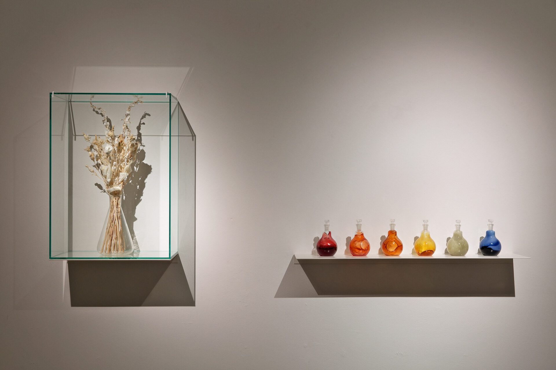 Elsa Salonen, Flower Painting, the Act of Immortalising, a bleached bouquet and its distilled colours, isomalt, glass, metal shelves 2017, 62x183x25 cm