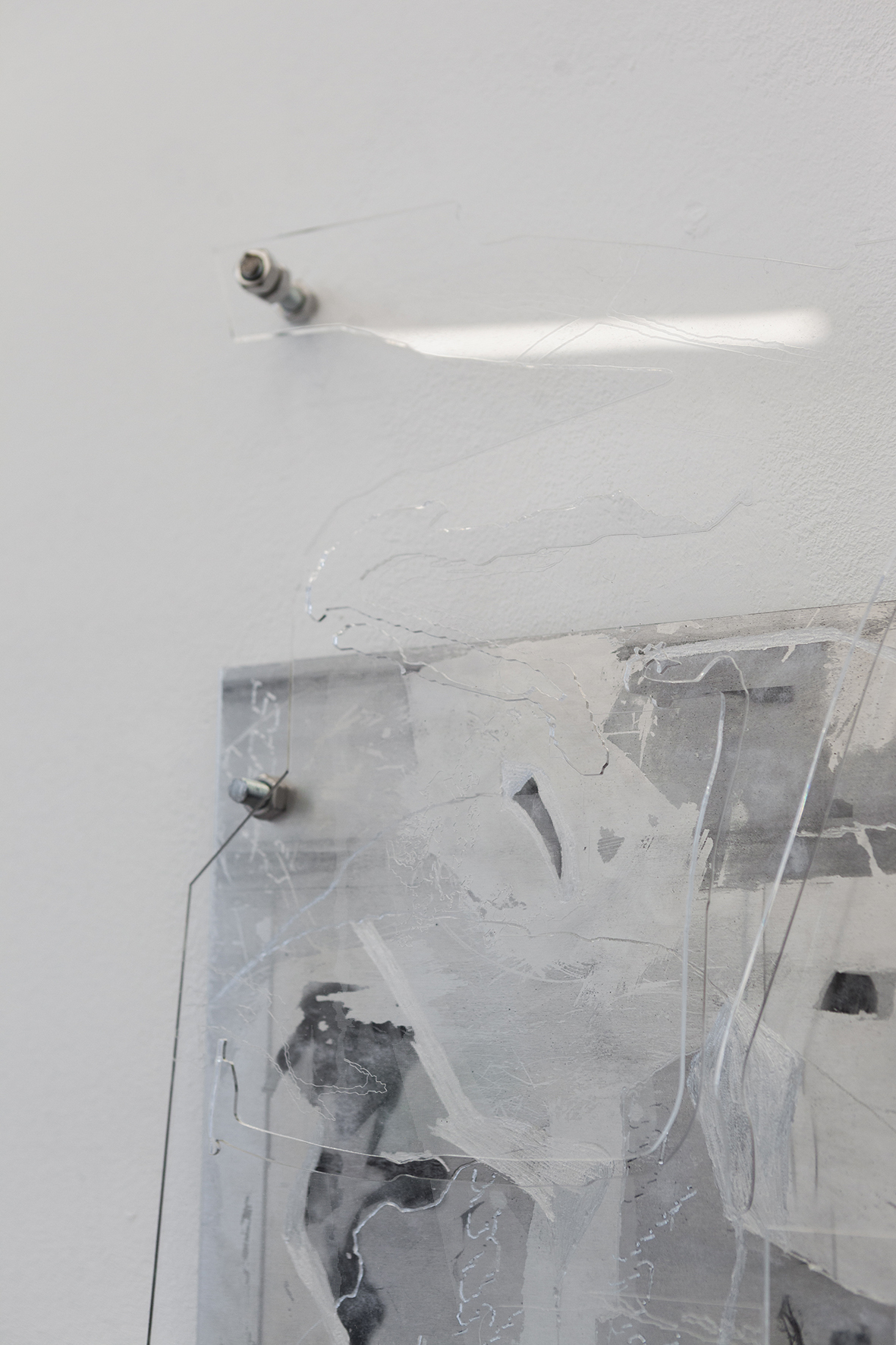 Luka Naujoks, Johannes Thiel, Marlon Nicolaisen, Healing Brush 1 (detail), 2022, acrylic glas, aluminium plate, threaded rods, photo transfer, 70x40cm