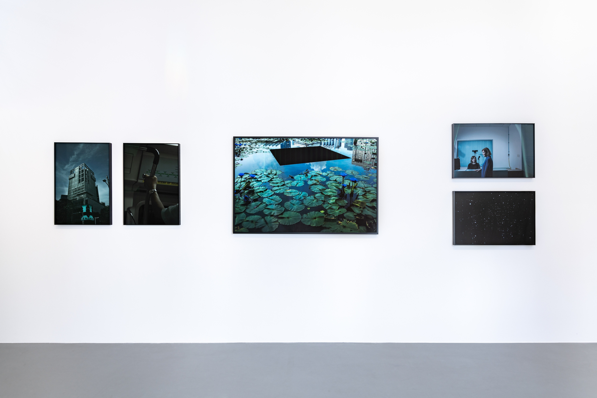 Julia Steinigeweg, I think I saw her blink 01, 09, 10, 15, 16, 2017, Fine Art-Print on alu dibond , 50 x 75 cm ( 09, 10) 75 x 50 cm (15, 16), 135 x 90 cm (01) Courtesy: the artist