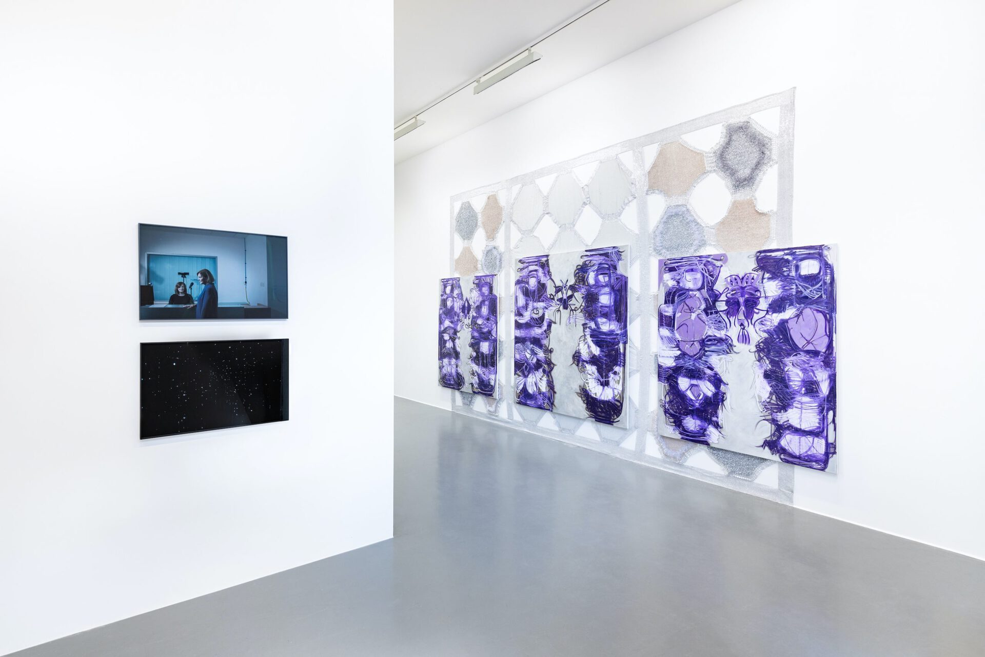 Exhibition view Julia Steinigeweg, Melike Kara, Courtesy: the artists and Jan Kaps Galerie, Köln und Perez Projects, Berlin, Arcadia Missa