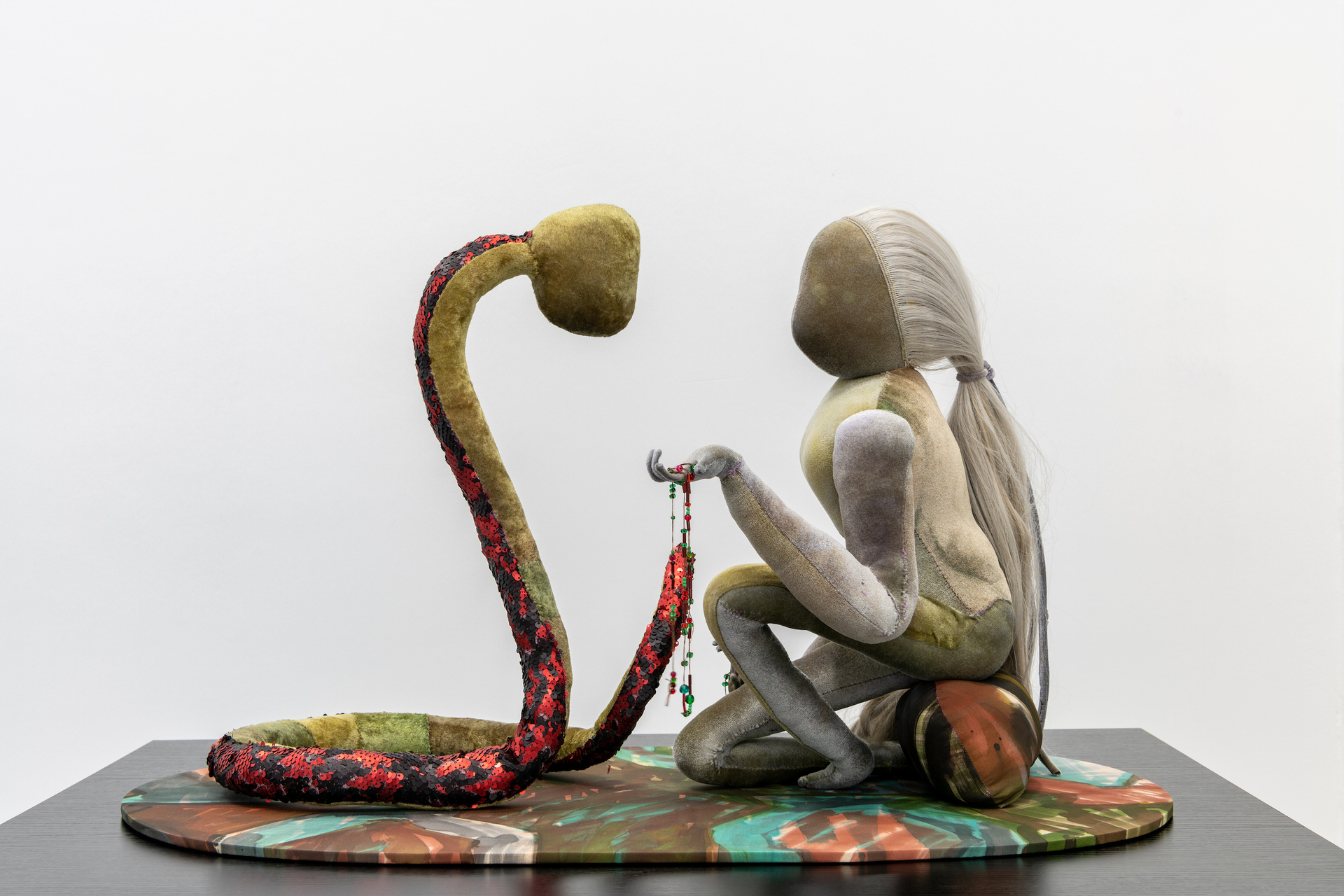 Emma Talbot, Talking to Nature, 2020, mixed media, 46 x 76 x 41 cm, courtesy: the artist and Petra Rinck Gallery, Düssledorf