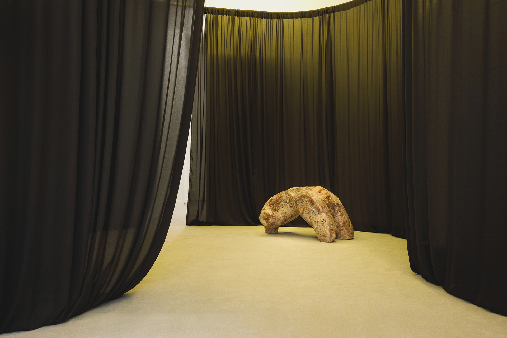Laura Gozlan, Foulplay #1, 2022, resin, tinted wax. 49 x 90 x 49 cm