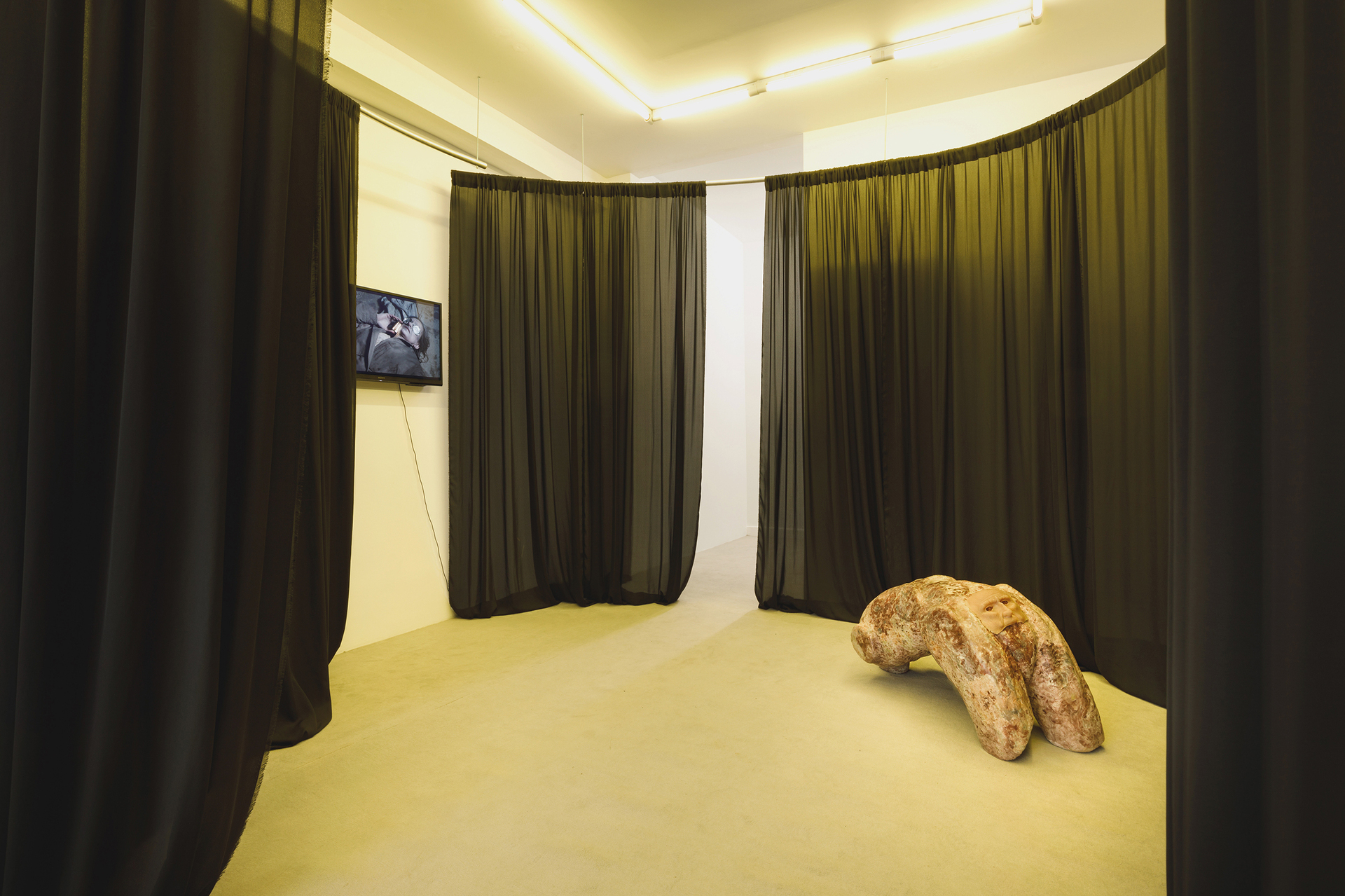 Laura Gozlan, Foulplay, 2022, solo show overview III