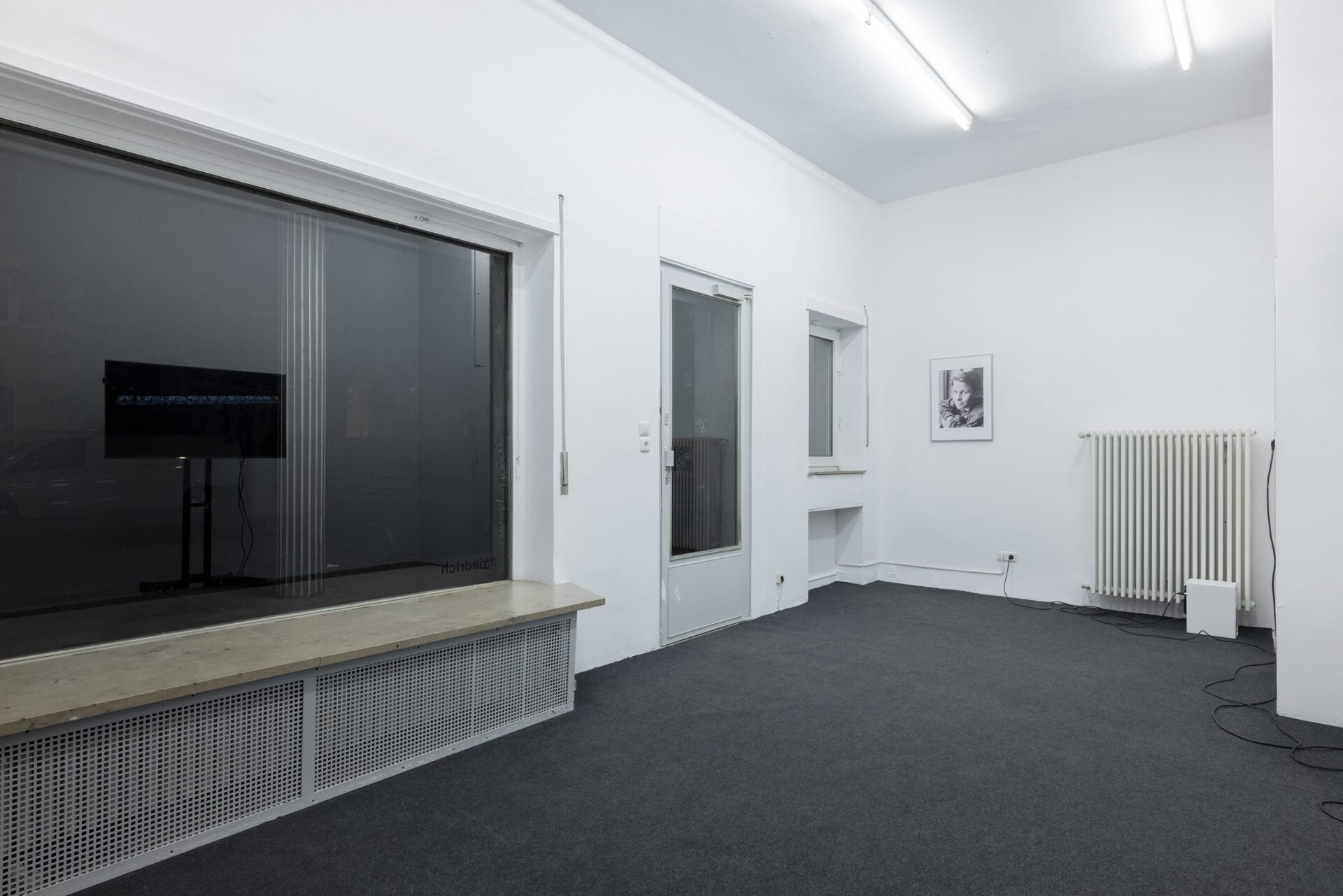 Hugo Bausch Belbachir, Partition (Grey), 2022, grey carpet flooring