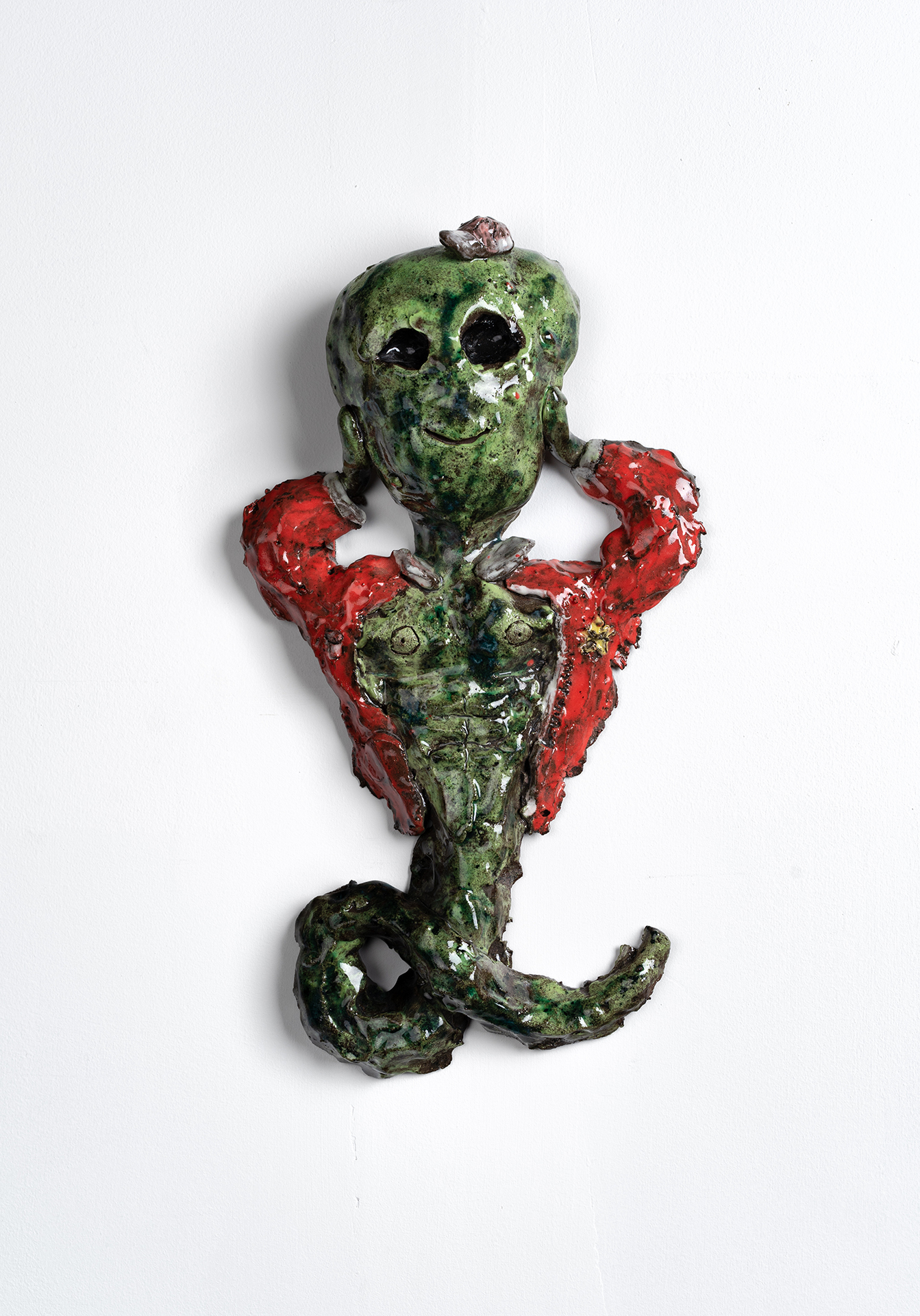 Daniel Oksenberg, American Alien, 2022, stoneware, 34x19x5 cm
