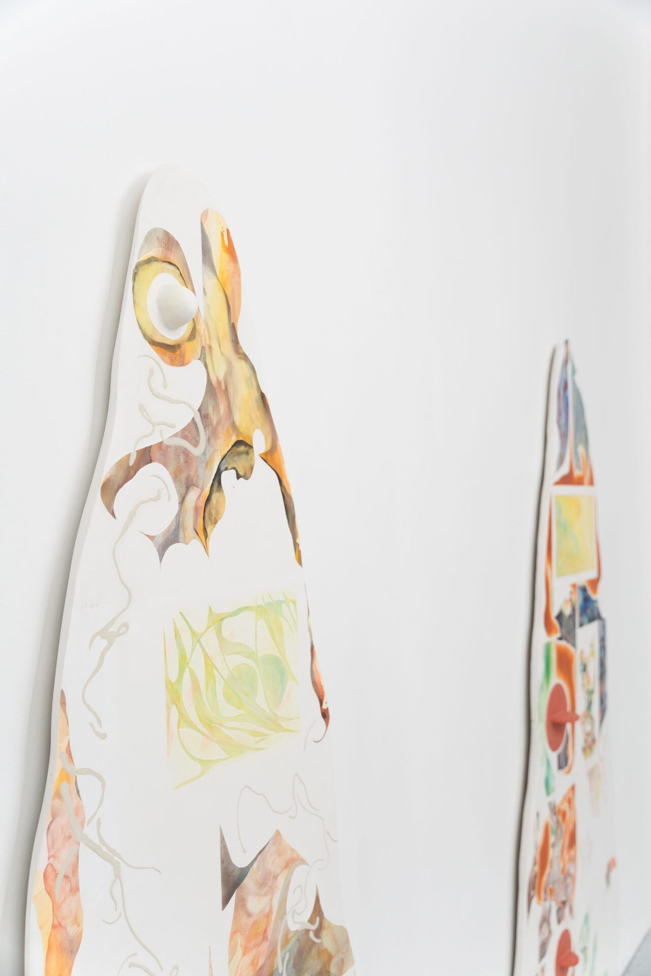 Jonas Schoeneberg, (liminal_board/sliced)_für hilma, 2022, gouache, acrylic, pigments, salt, plaster, styrofoam, wood (detail)