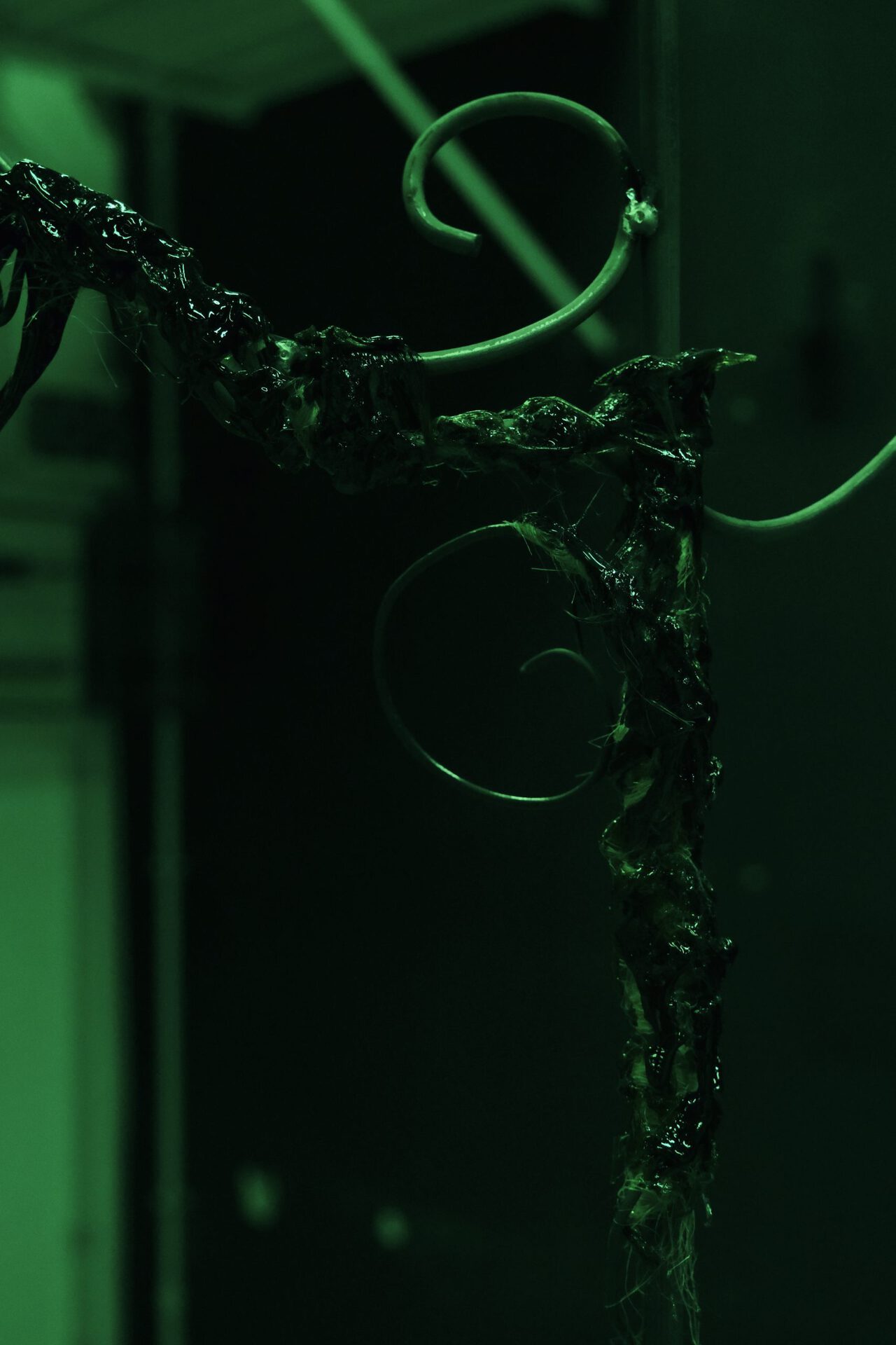 Sofia Bordin, no one conjures our dust, 2021, iron and resin, 230x80x20 cm.