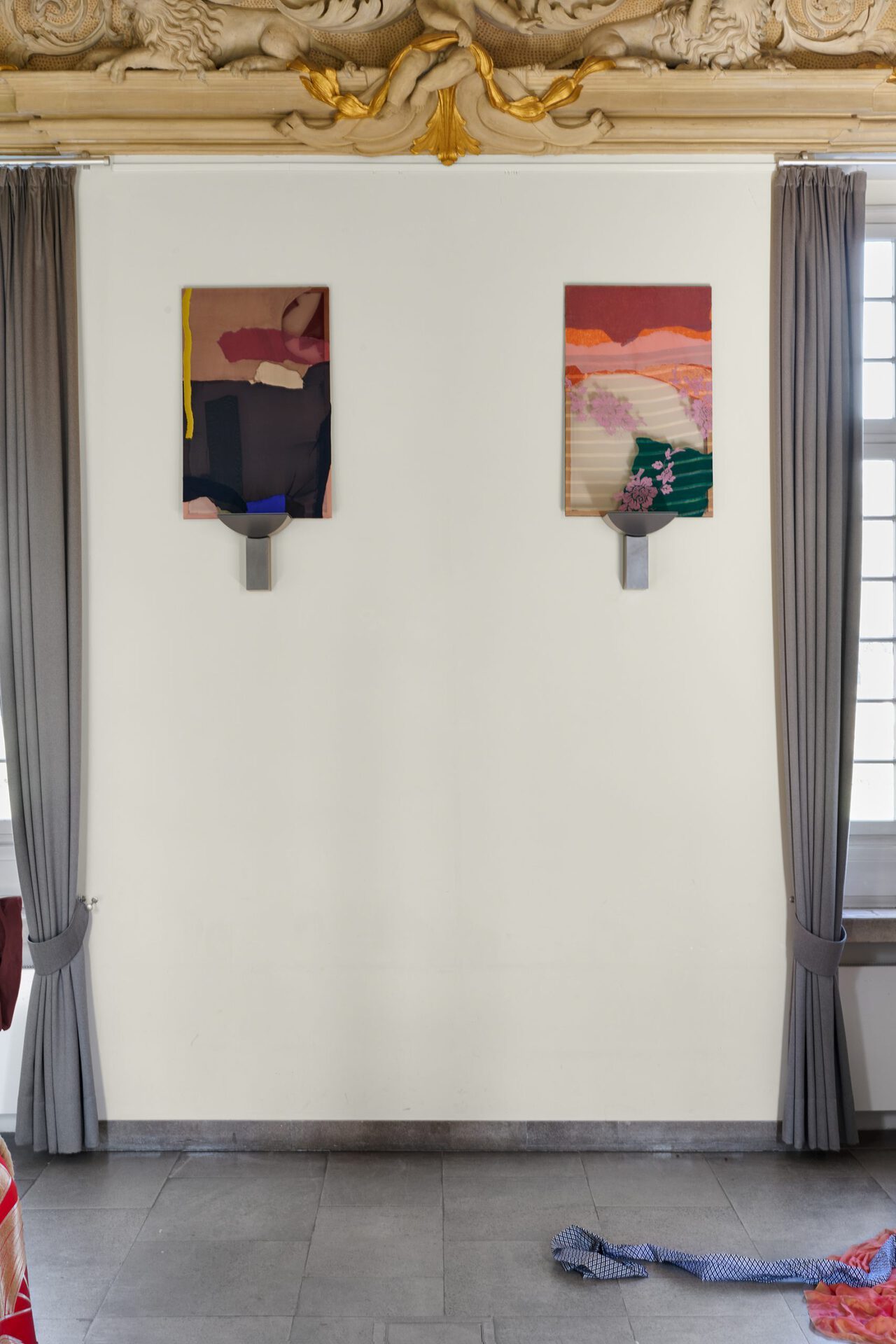 Ausstellungsansicht Madeleine-Effekt, Anna Virnich, Untitled #112, 2021 (left), Untitled #123, 2021 (right), Orangerie Schloss Benrath, 06.-20- März 2022. © Mareike Tocha