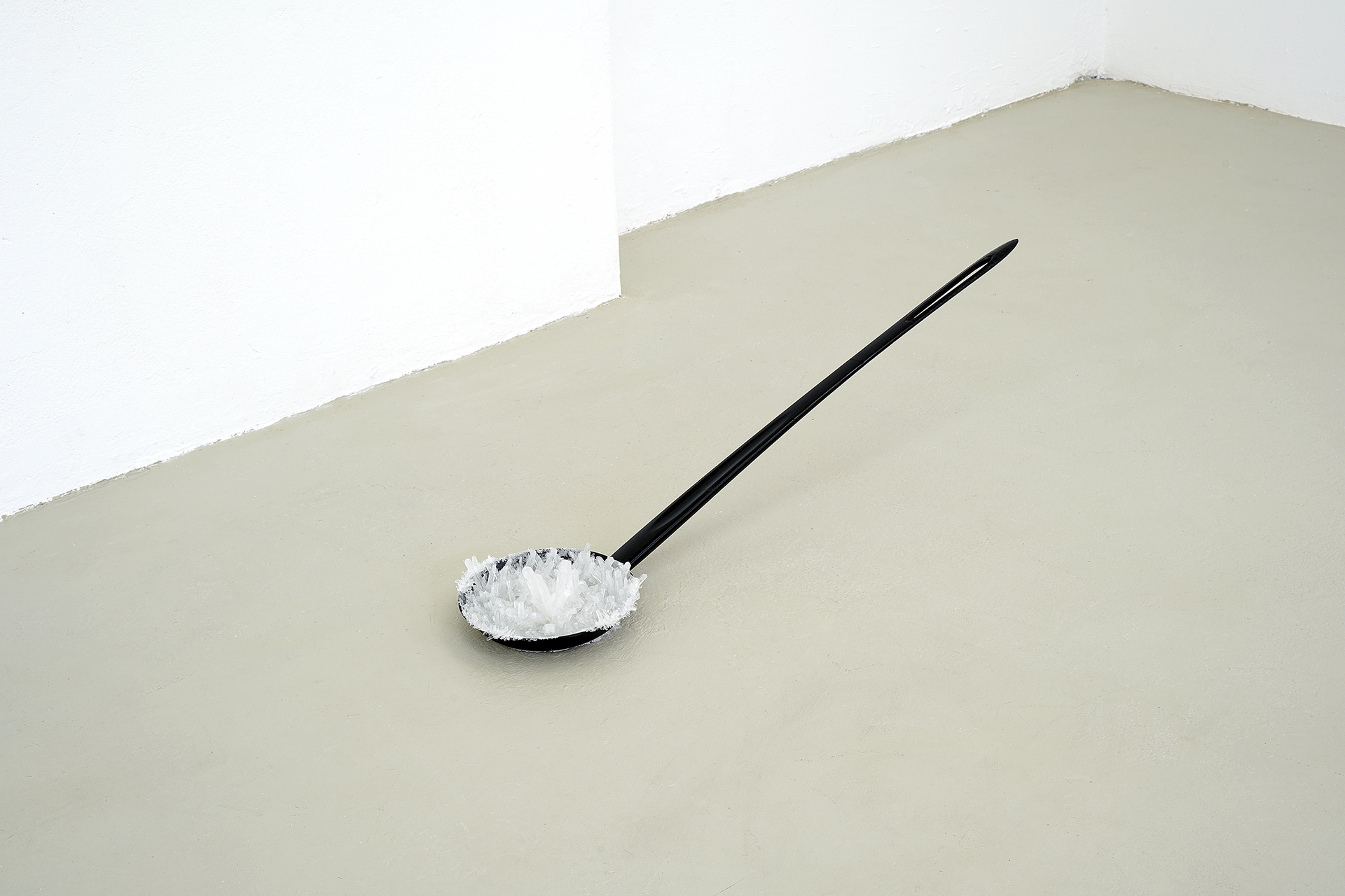 Mika Schwarz, Excentriques, 2022, Monoammonium phosphate, pan, 3D printed handle, 15 x 30 x 130 cm