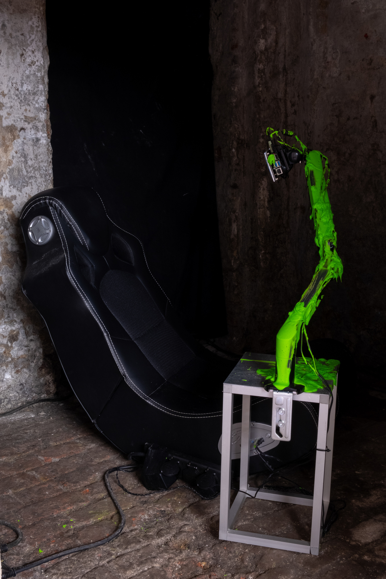 Thijs Jaeger, Ooze, 2022, chair instalation