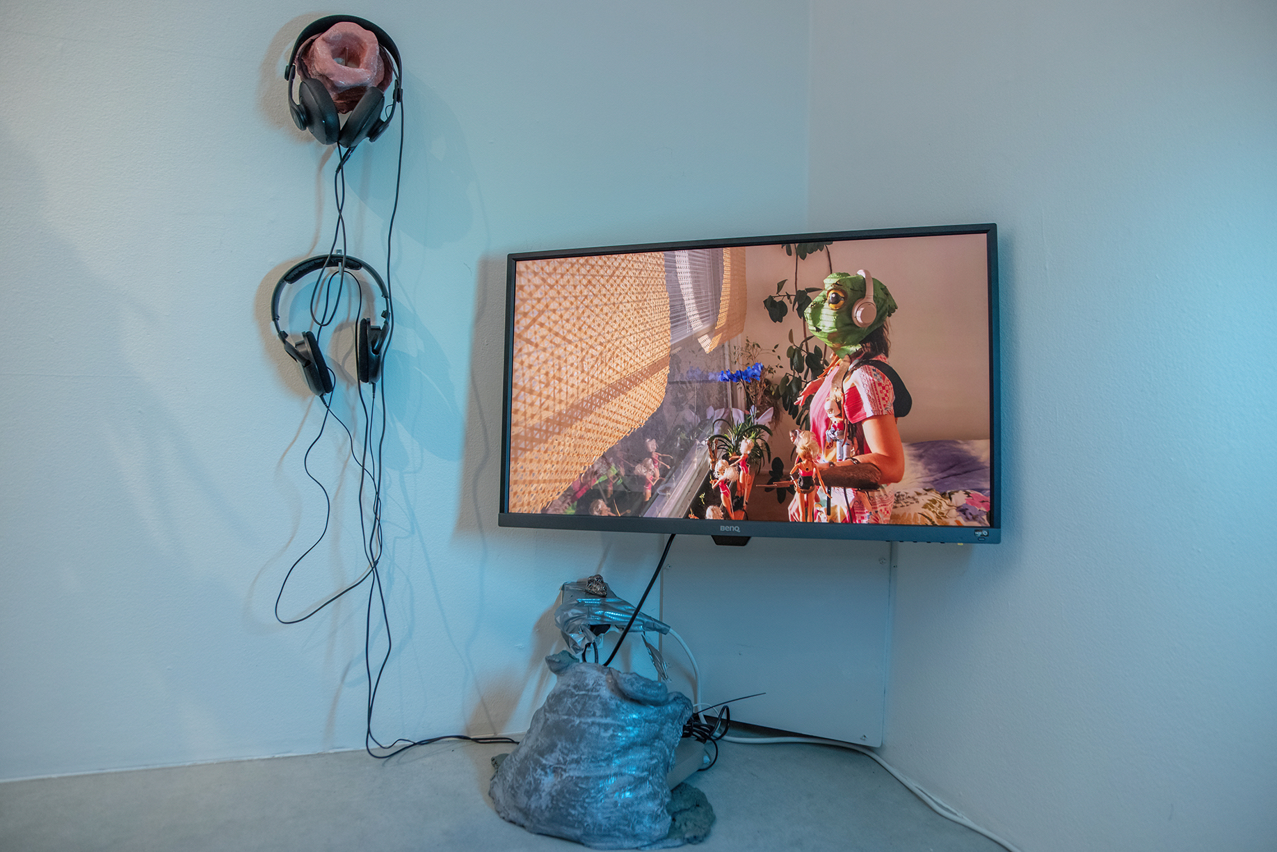 BOdyssey Interlude, 2022, HD video, stereo, sound, 36 min, 32” screen, glazed ceramics, headphones, silver duct tape, 60 x 40 x 75 cm