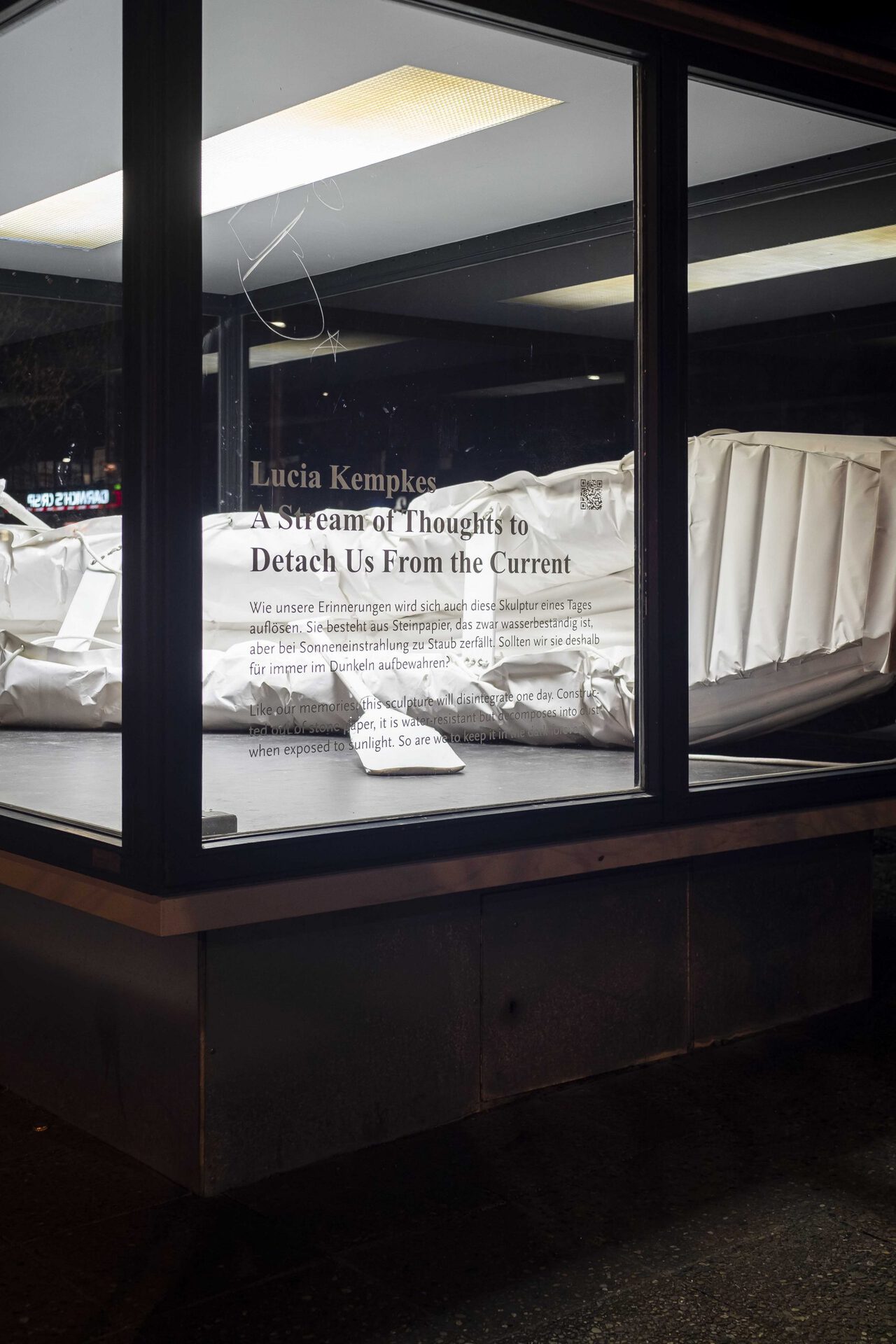 Lucia Kempkes, A Stream of Thoughts to Detach Us From the Current, 2021, stone paper, 400 x 90 x 50cm.