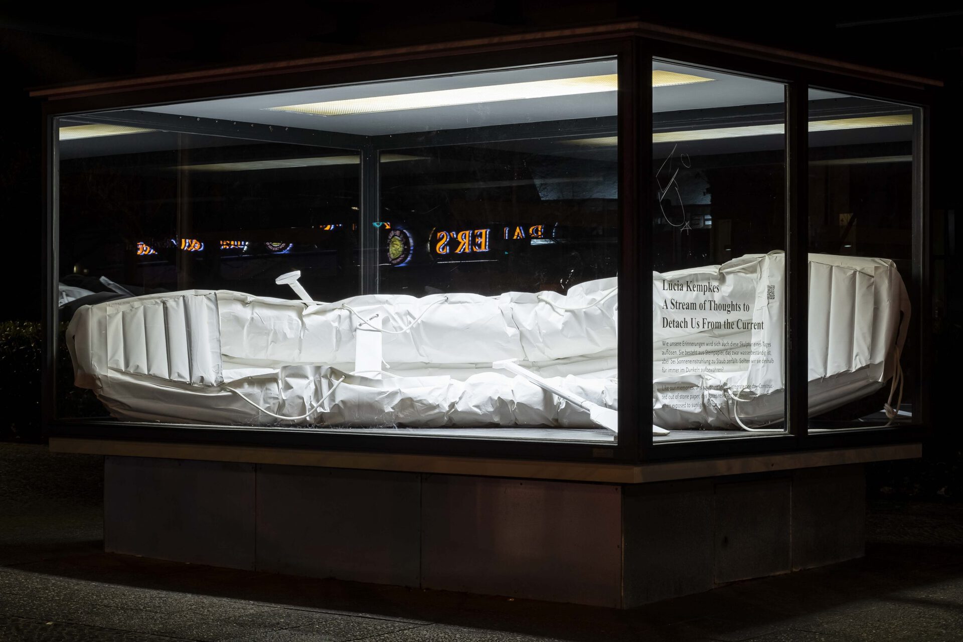 Lucia Kempkes, A Stream of Thoughts to Detach Us From the Current, 2021, stone paper, 400 x 90 x 50cm.