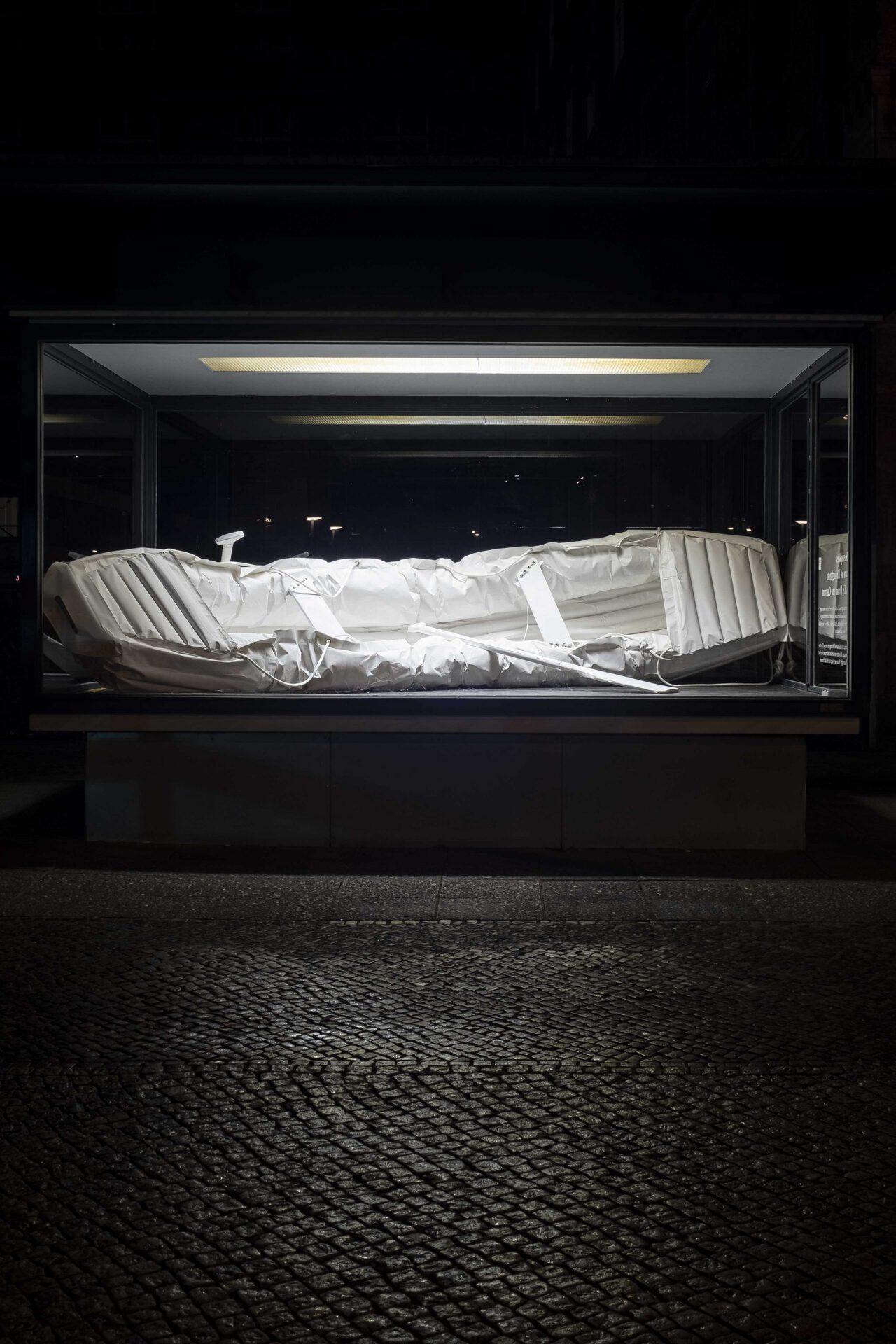 Lucia Kempkes, A Stream of Thoughts to Detach Us From the Current, 2021, stone paper, 400 x 90 x 50cm.