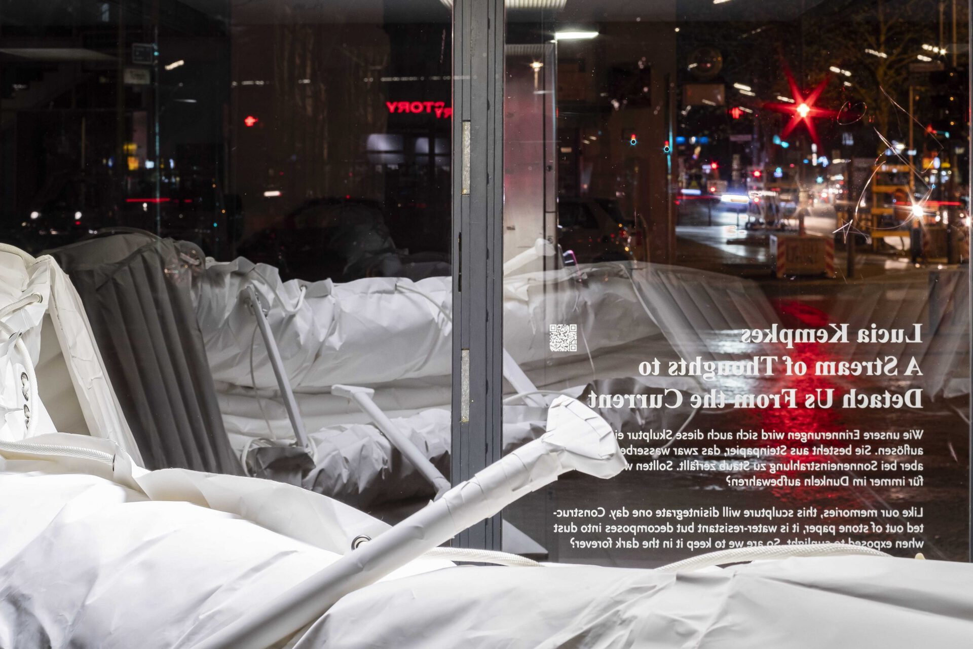 Lucia Kempkes, A Stream of Thoughts to Detach Us From the Current, 2021, stone paper, 400 x 90 x 50cm.