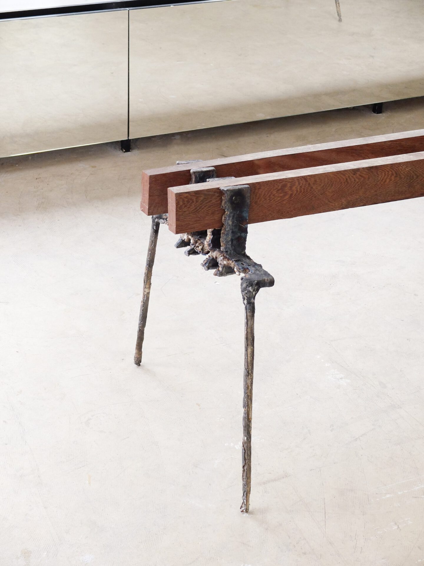 fig17, Thomas Supper, ohne Titel (Bank), 2022, 59 x 213 x 55 cm, wood, aluminum, steel