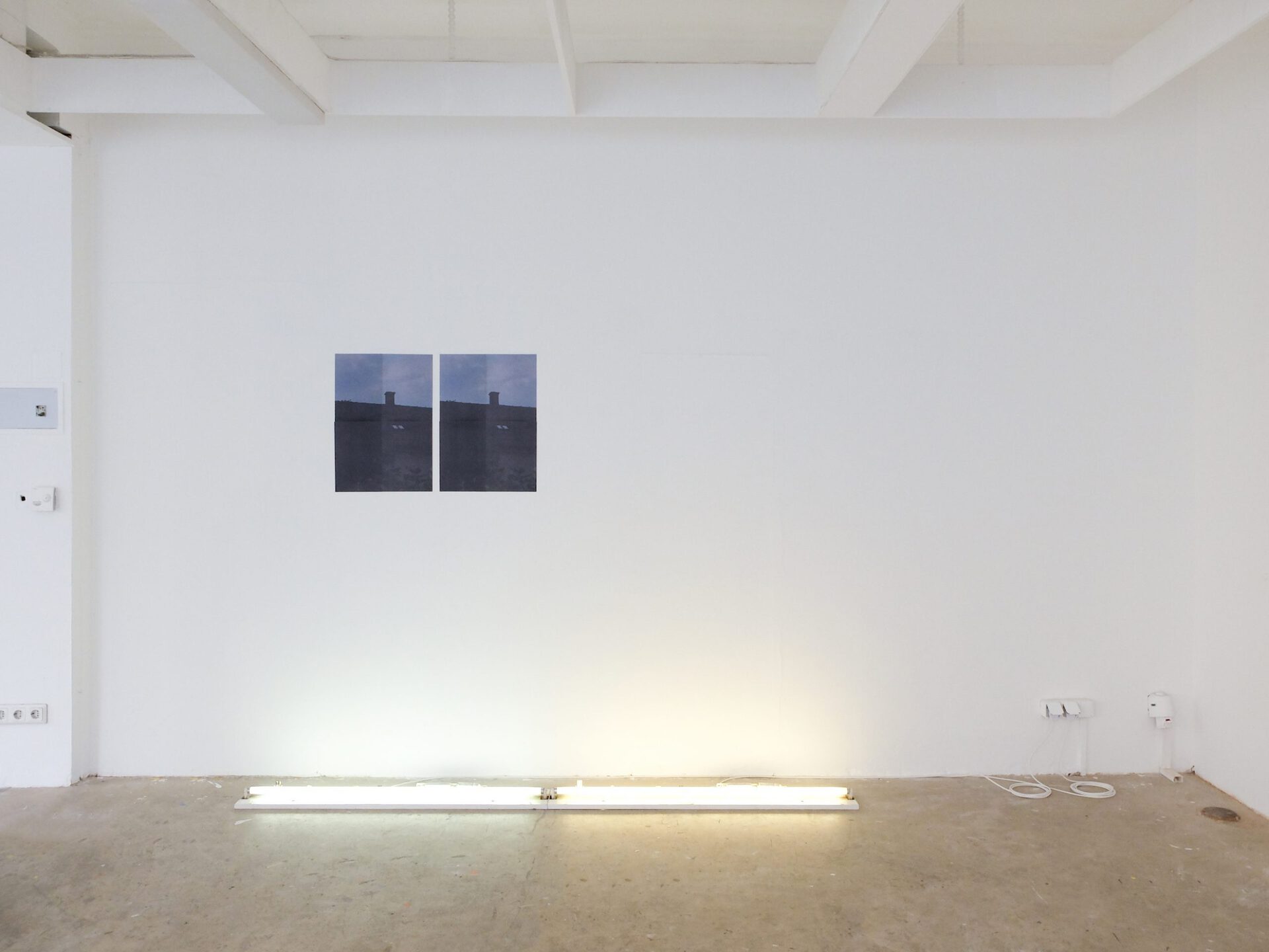 fig5, left to right; Aaron-Amar Bhamra , untitled, 2022, 248 x 18 x 6 cm, two ceiling lights from another space, Aaron-Amar Bhamra, zwei Fenster, 2020, (each) 59 x 42 cm, print on paper